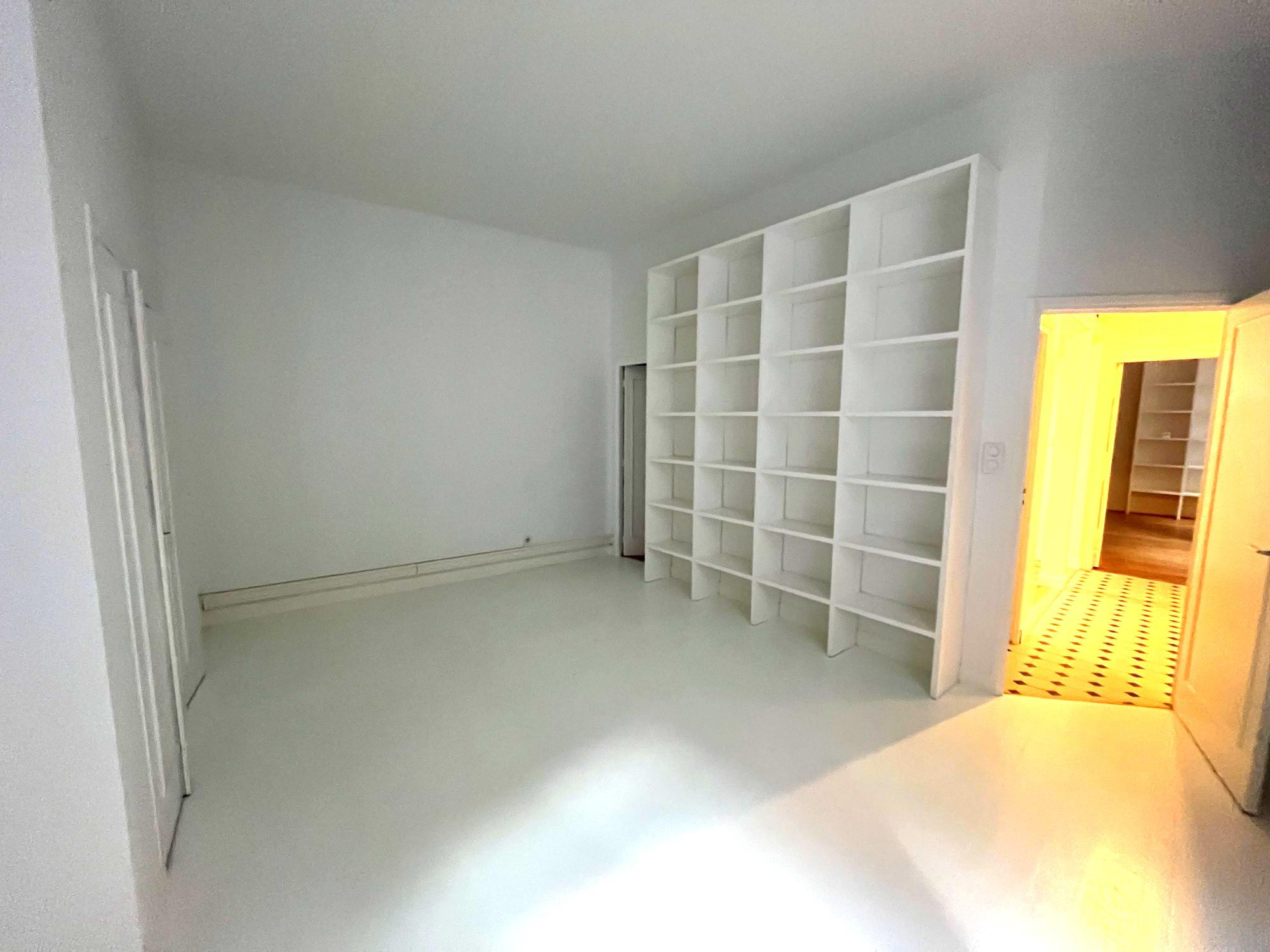 3/4 Bedroom Apartment with Dual Purpose 5