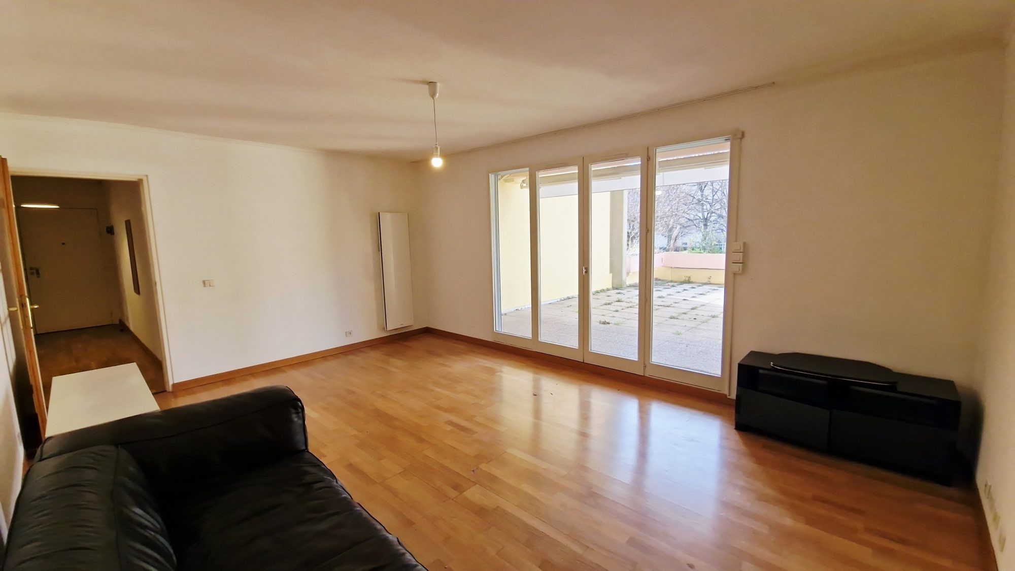 3-Bedroom Through Apartment 79m2 4