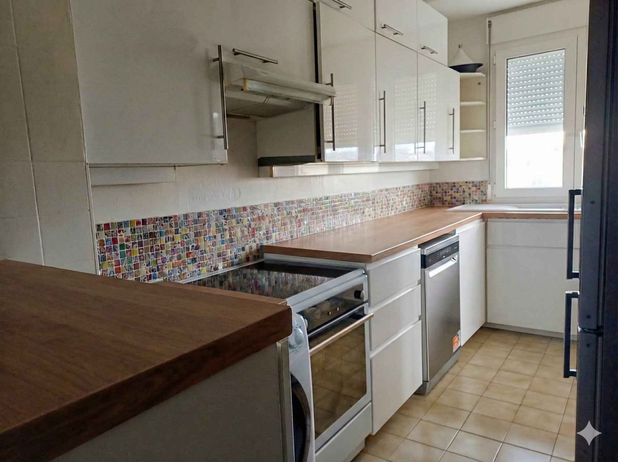 T3 of 73m² - TOP FLOOR - LARGE SOUTH-FACING BALCONY - SAINT-PRIEST 3