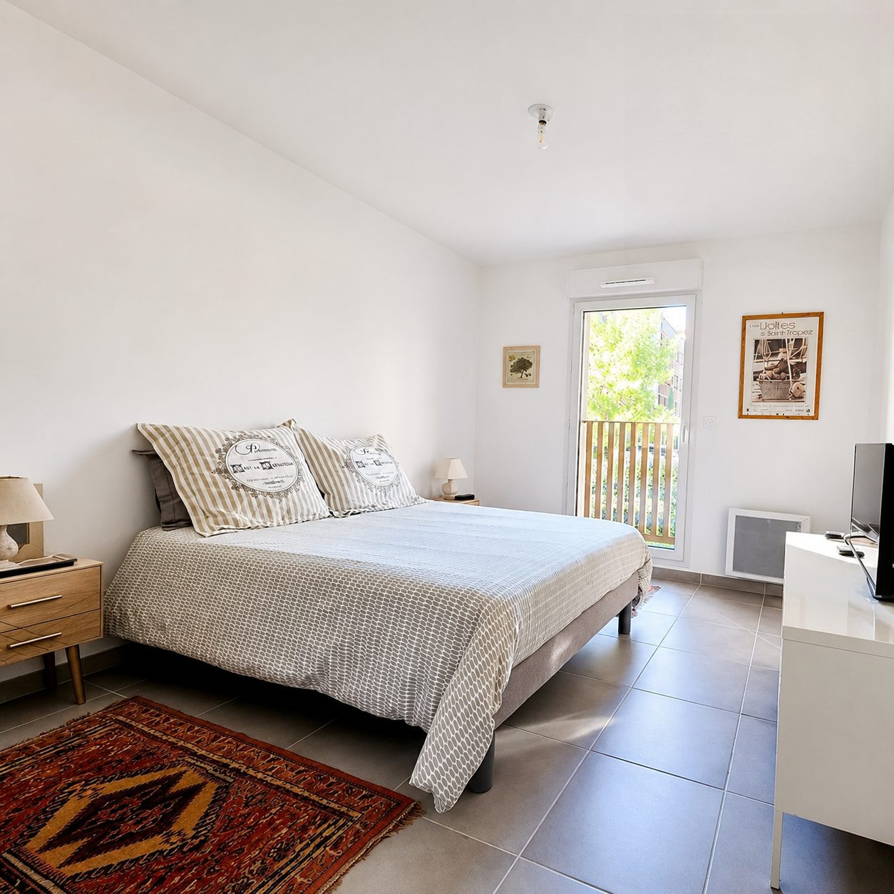 3-BEDROOM APARTMENT – CLOSE TO CITY CENTER – PIERRUGUES - MANNES - CANISSONS - TERRACE 2 PRIVATE PARKING IN BASEMENT 5