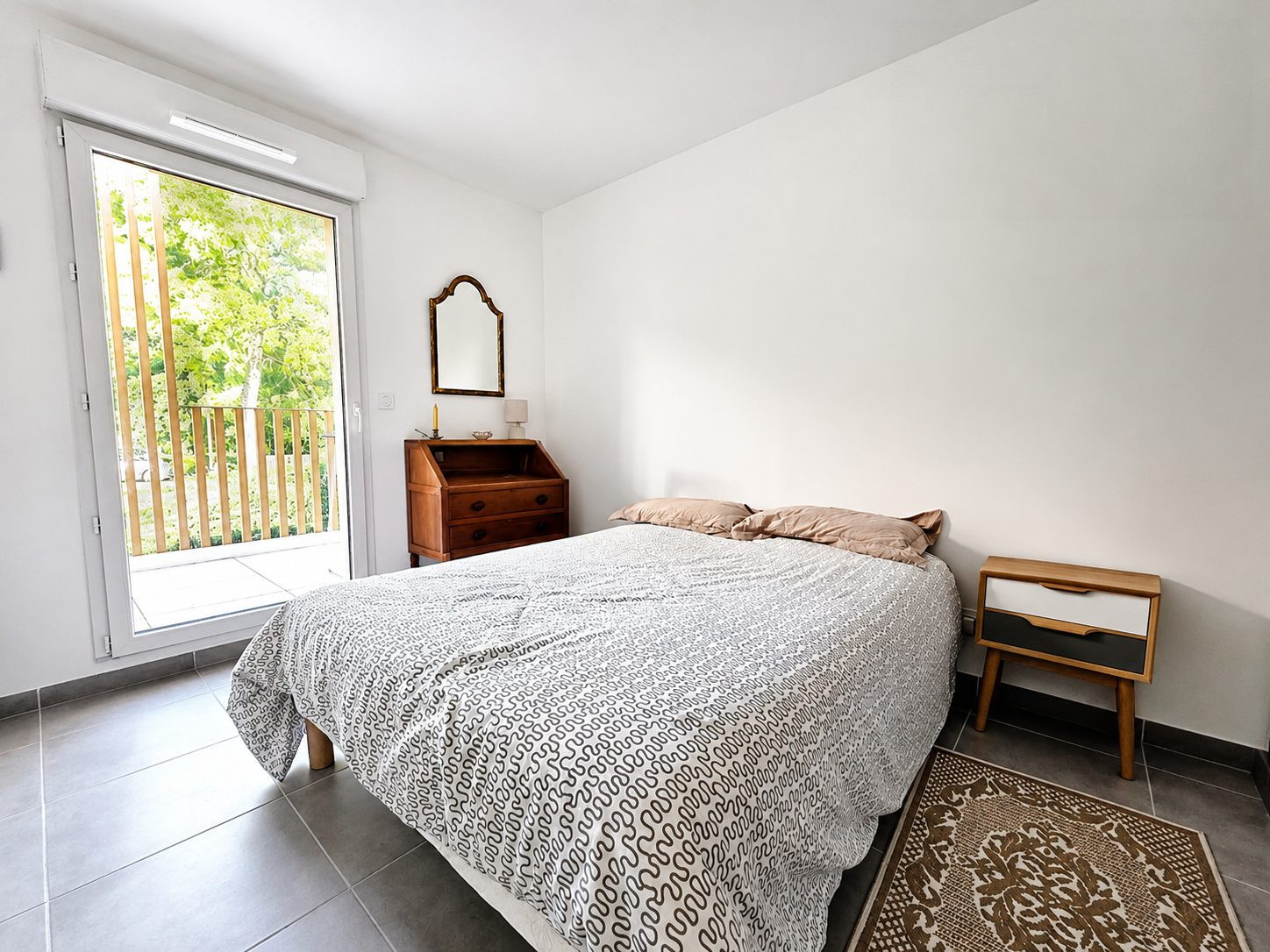 3-BEDROOM APARTMENT – CLOSE TO CITY CENTER – PIERRUGUES - MANNES - CANISSONS - TERRACE 2 PRIVATE PARKING IN BASEMENT 4