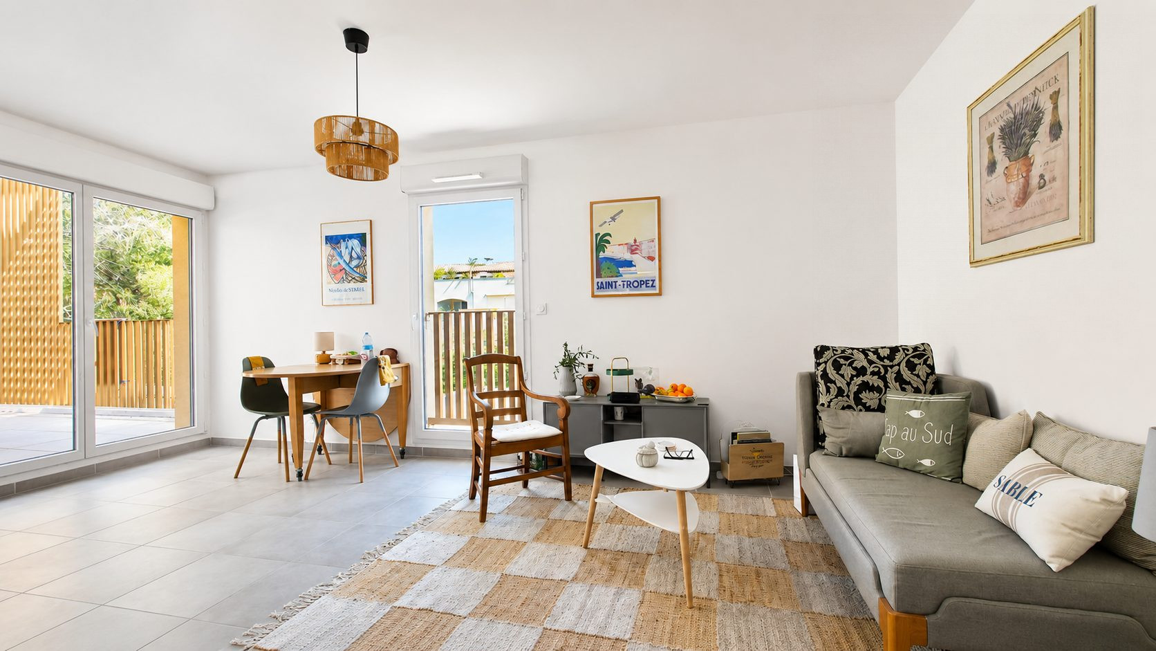 APPARTEMENT 3 PIECES – PROCHE CENTRE VILLE – PIERRUGUES - MANNES - CANISSONS -TERRASSE 2 PARKING PRIVATIF EN SOUS-SOL