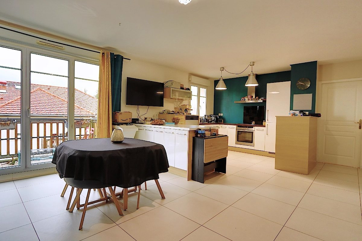 Villy-le-Pelloux (A41 3 min) – Bright T4 Top Floor with Balcony and Double Garage 5