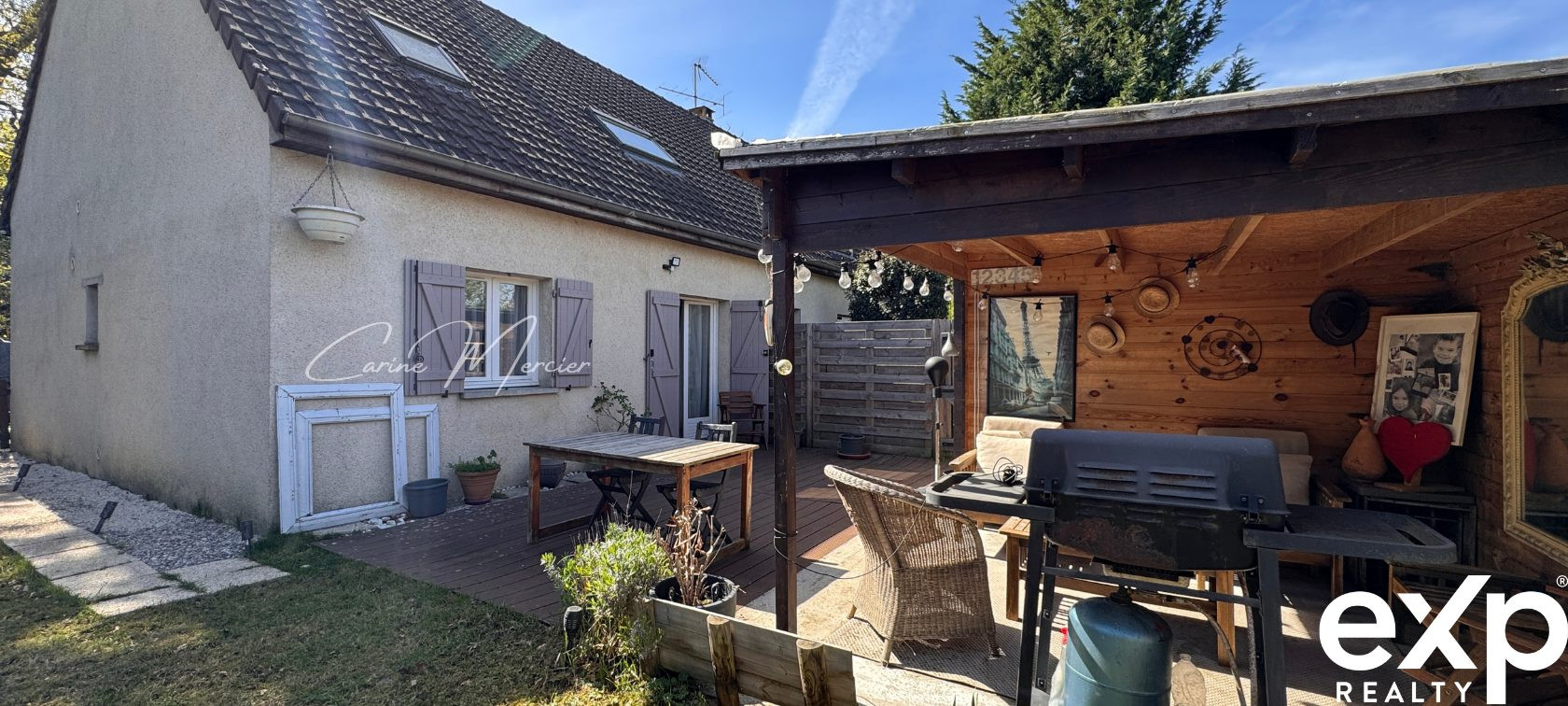 4-Room Apartment with Private Garden 3