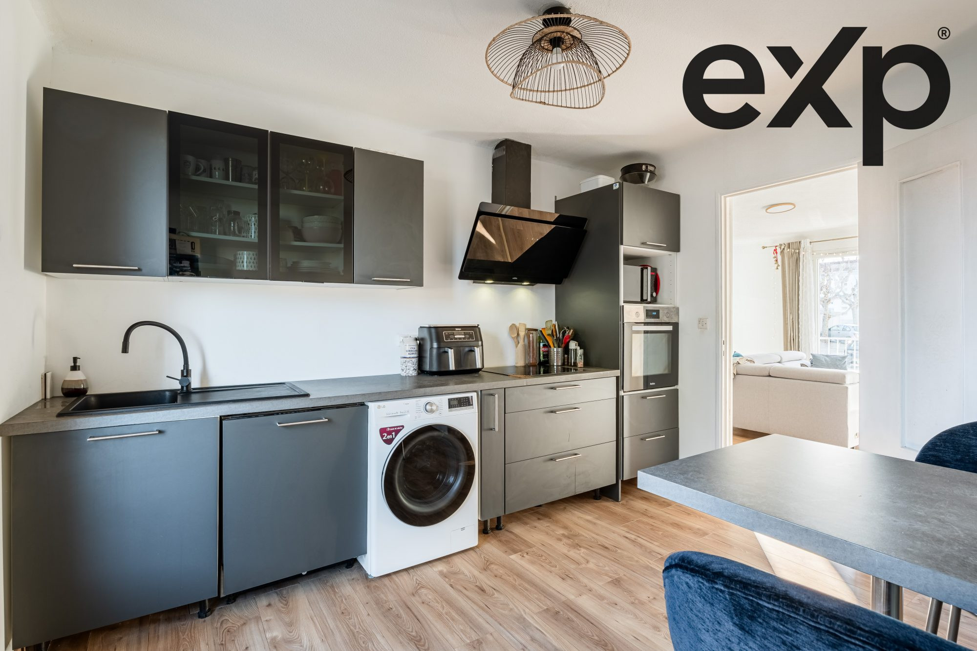 3-Room Through Apartment - Renovated - Bright - Outdoor Spaces 5