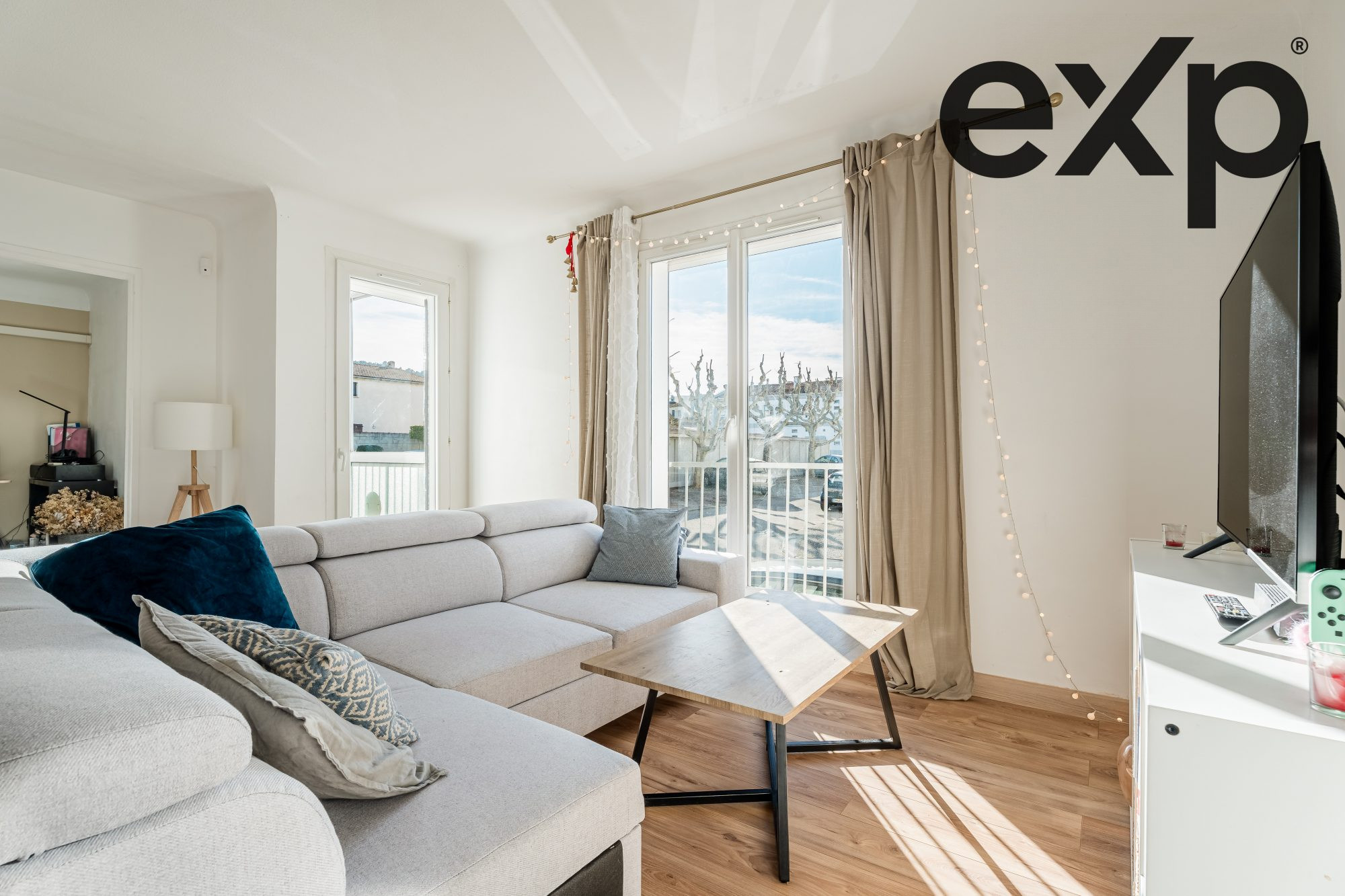 3-Room Through Apartment - Renovated - Bright - Outdoor Spaces 3