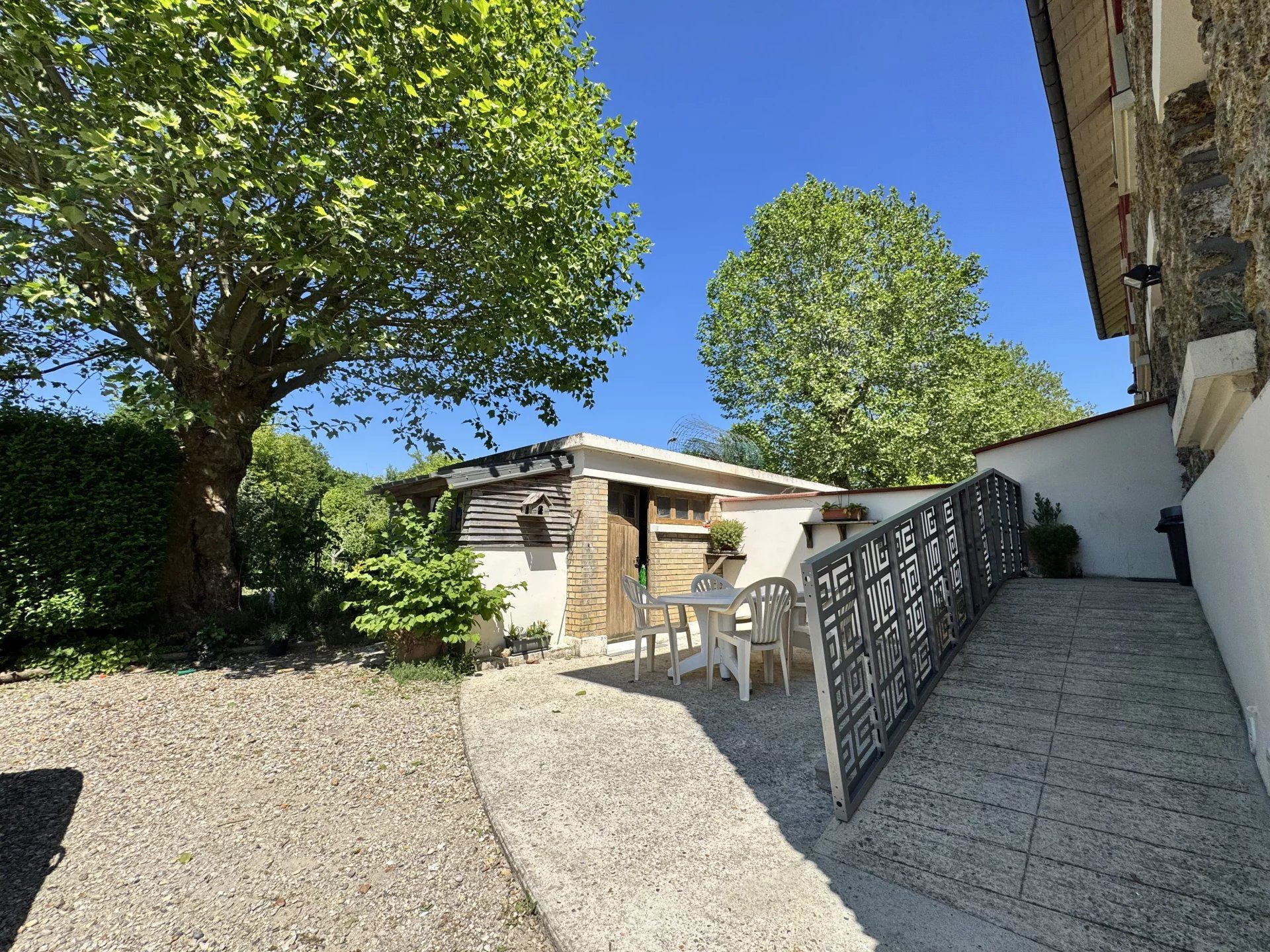 Apartment with garden 600m² 4