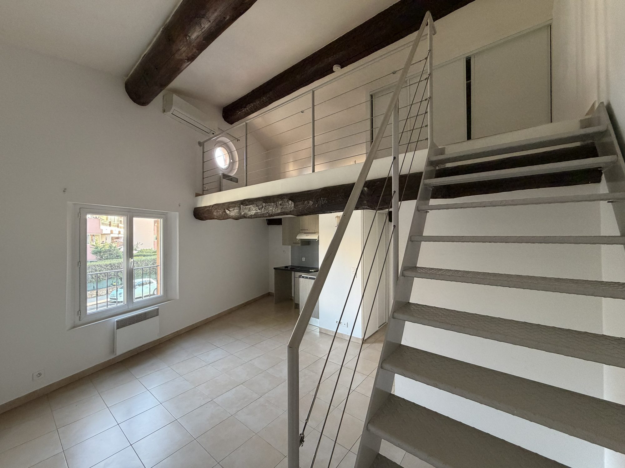2/3-bedroom Apartment for Sale - 40 m² - Available 3