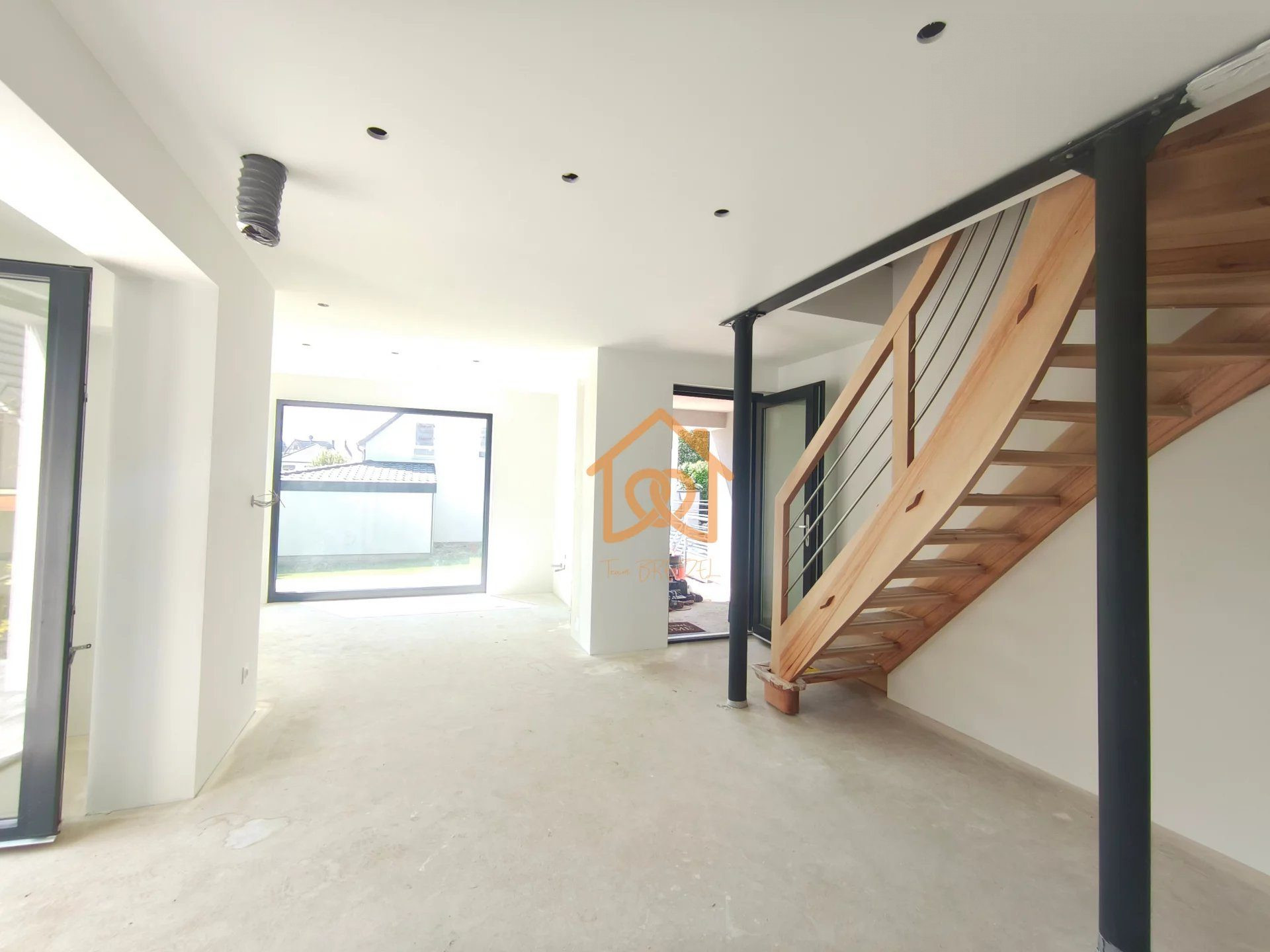 In Geispolsheim Village: Apartment with garage, parking and one are of land 5