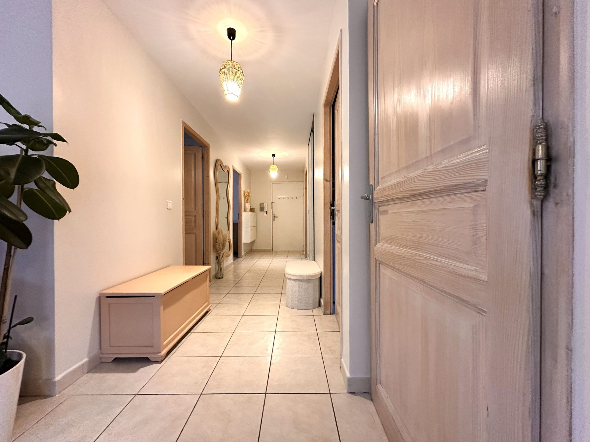 Beautiful 4-room apartment 84m² with garden, cellar, and garage option 5