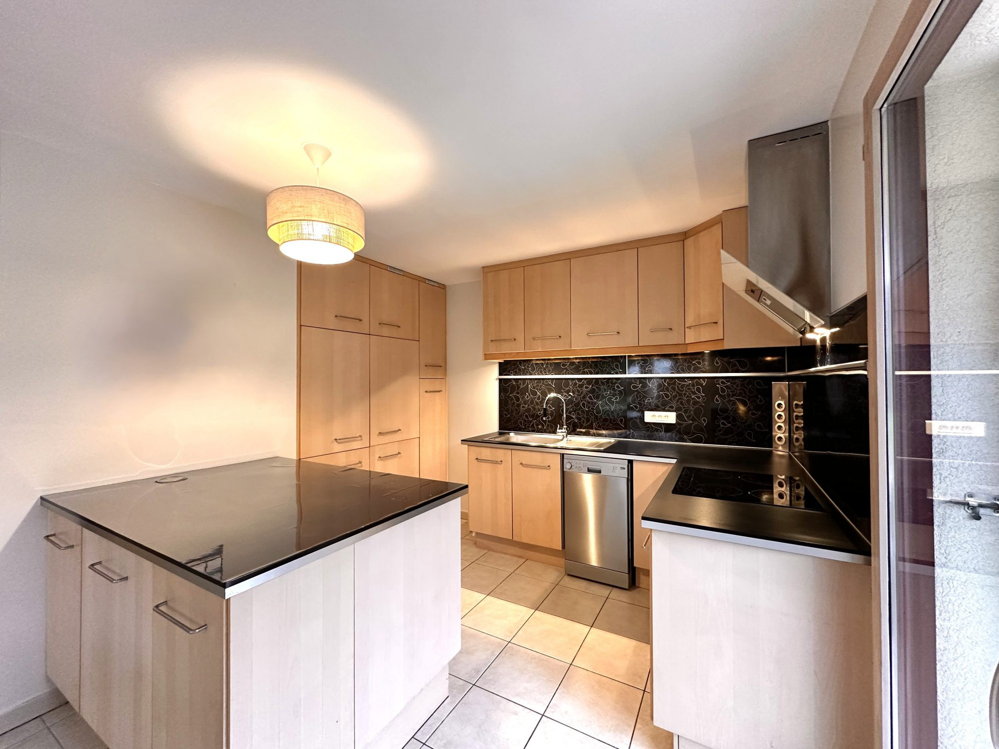 Beautiful 4-room apartment 84m² with garden, cellar, and garage option 4