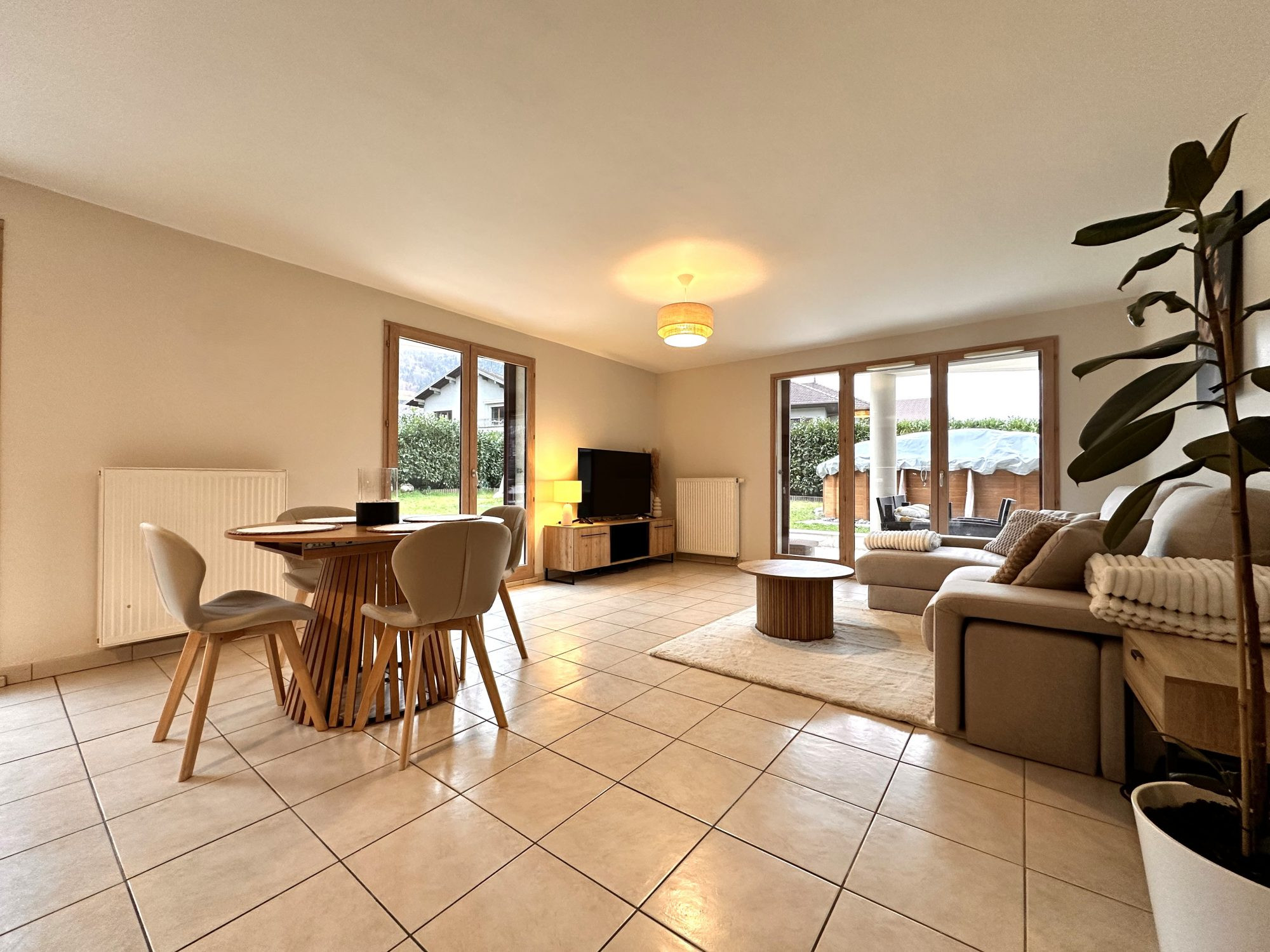 Beautiful 4-room apartment 84m² with garden, cellar, and garage option 3