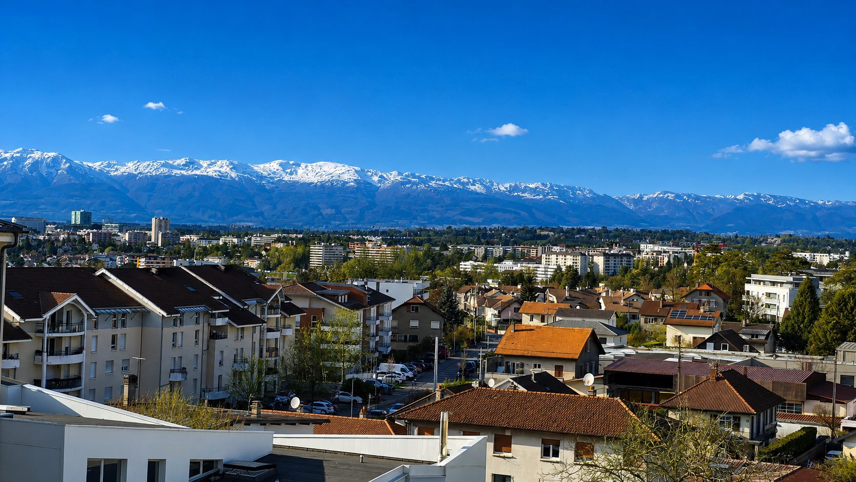 Charming 4-room apartment with unobstructed views of Mont-Blanc and the Jura! 2