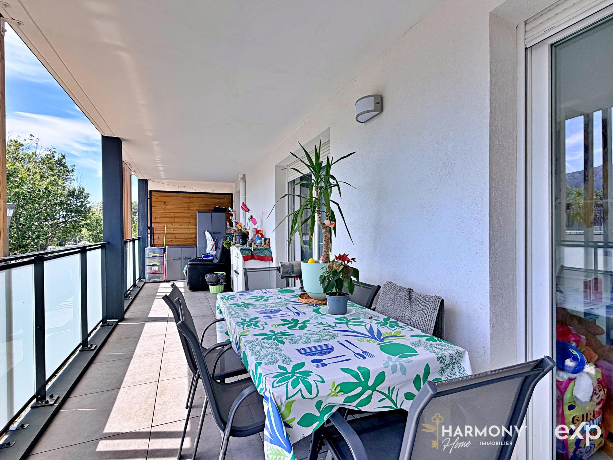 T4 moderne avec terrasse et box