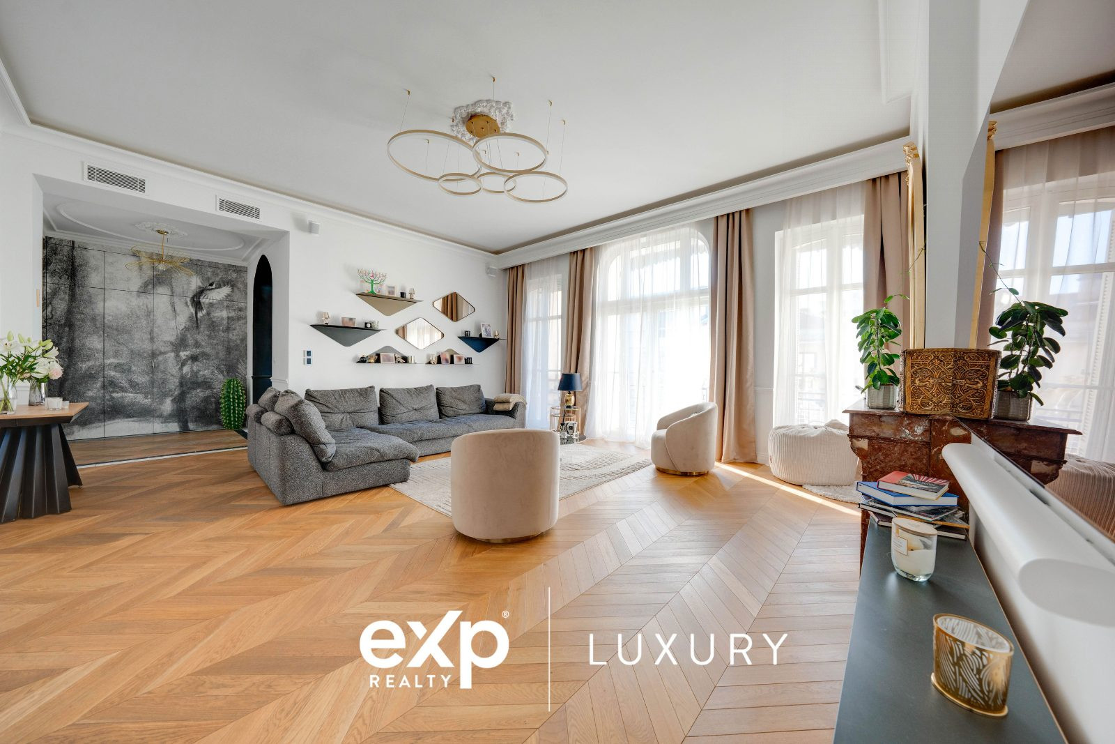 Exceptional City Center Apartment 4