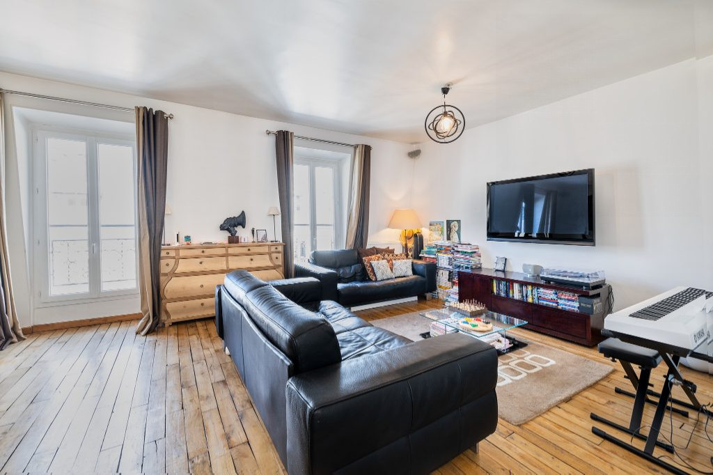 Apartment in Paris 3