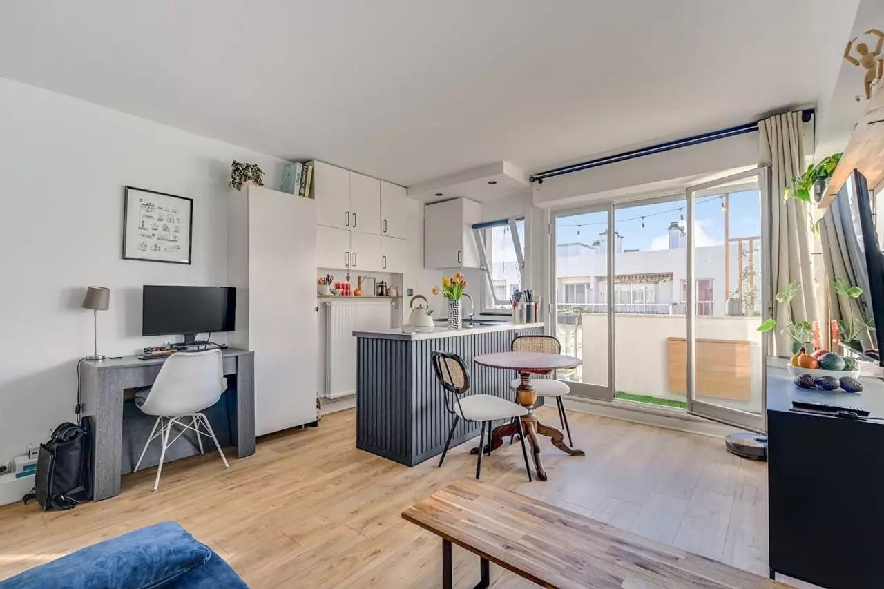 Studio clé en main avec grand balcon, à deux pas des commodités