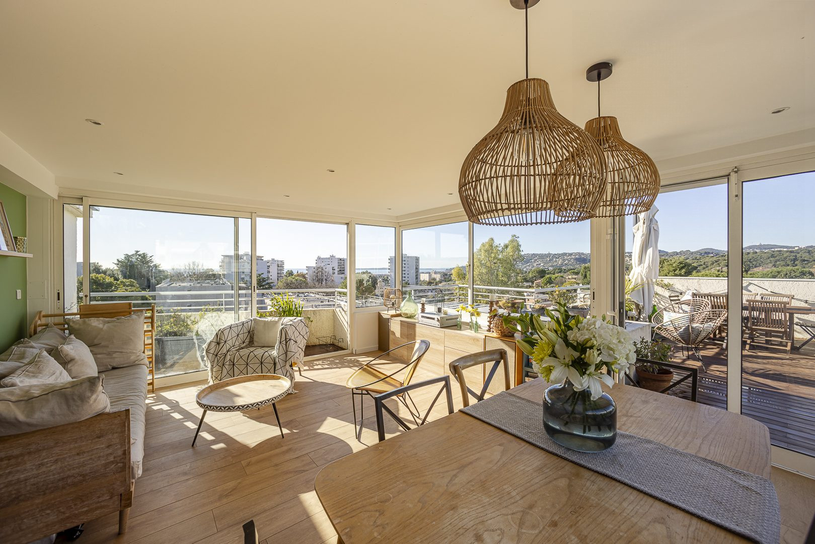 Dernier Étage Vue Mer Panoramique – Duplex d’Exception à Saint-Jean