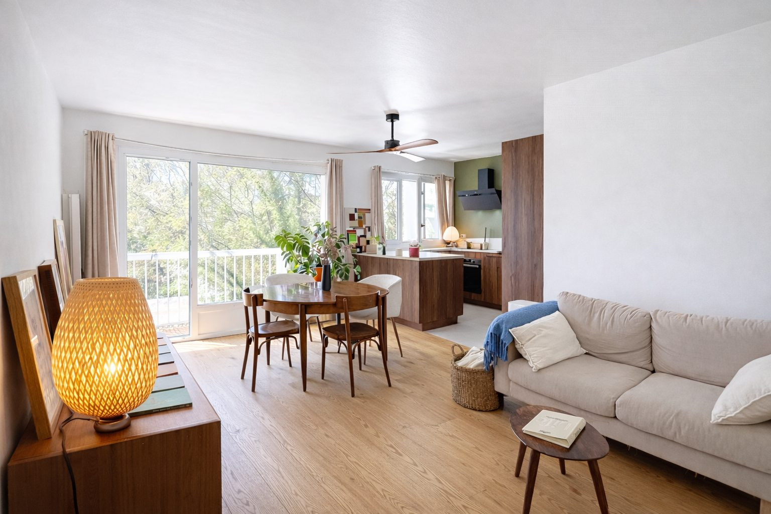 Renovated 4-Room Apartment • Bright • Balcony • 3 Bedrooms • Walking Distance to Annecy City Center 2