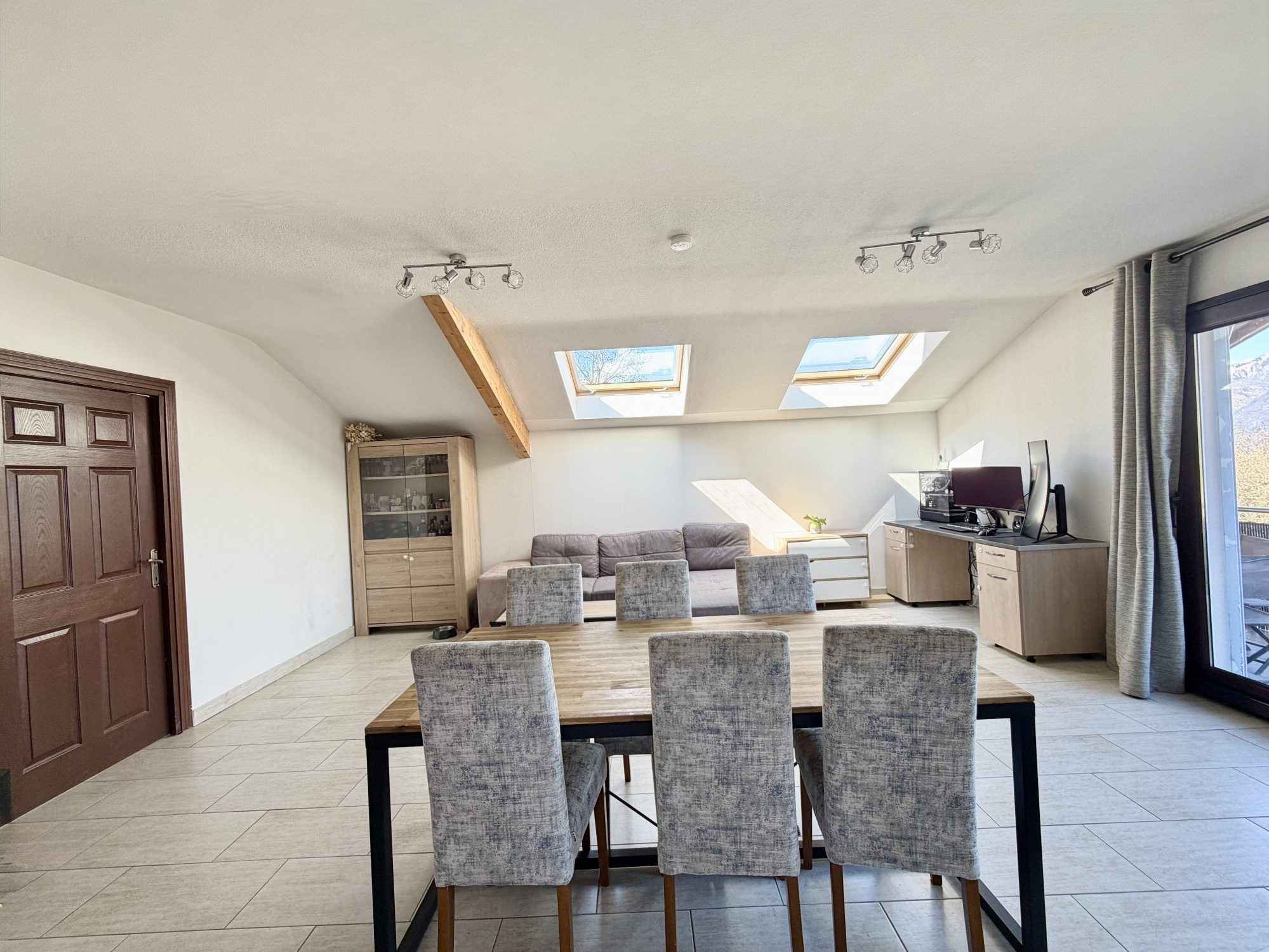 Bright 3-Room Apartment with Mountain Views - Terrace and Absolute Tranquility 4