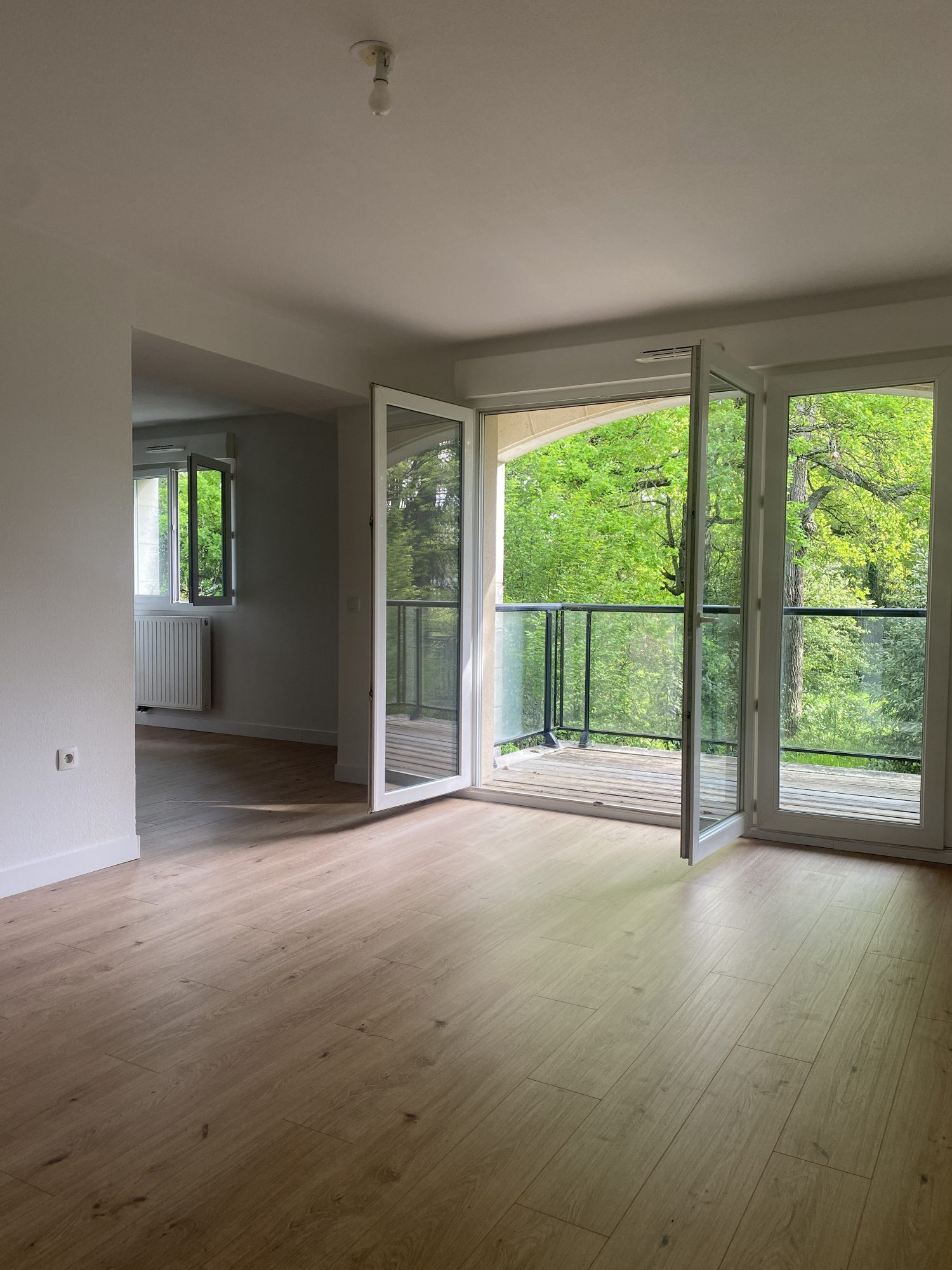 Appartement T3 rénové avec balcon et 2 places de parking
