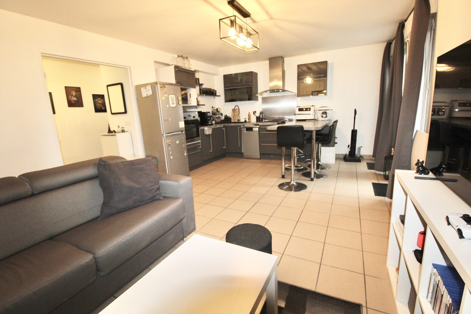 Très bel appartement F2 de 46,54 m2 dans une résidence privrative et verdoyante avec une place de parking