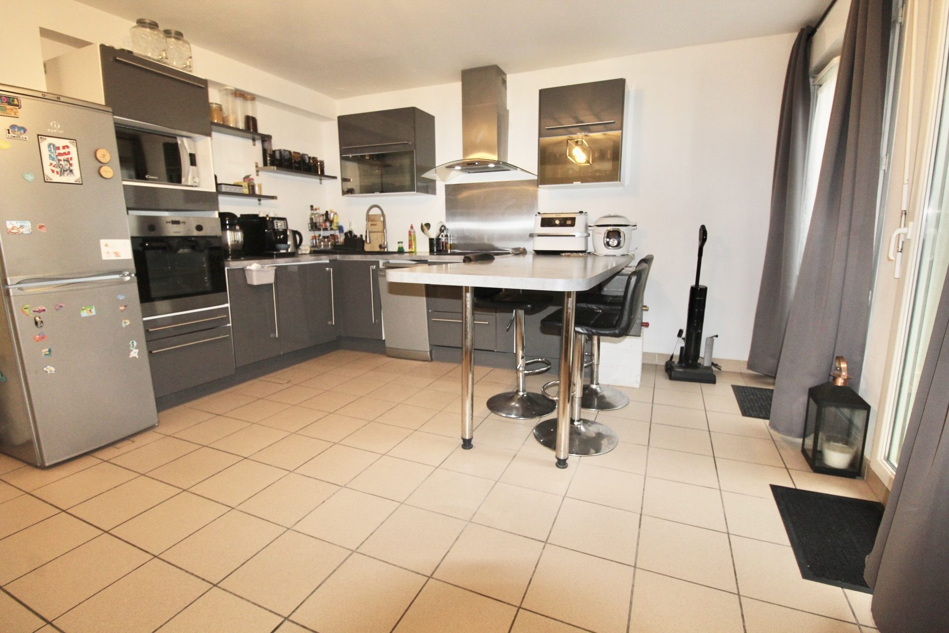 Very beautiful 2-room apartment of 46.54 m² in a private and verdant residence with a parking space 5