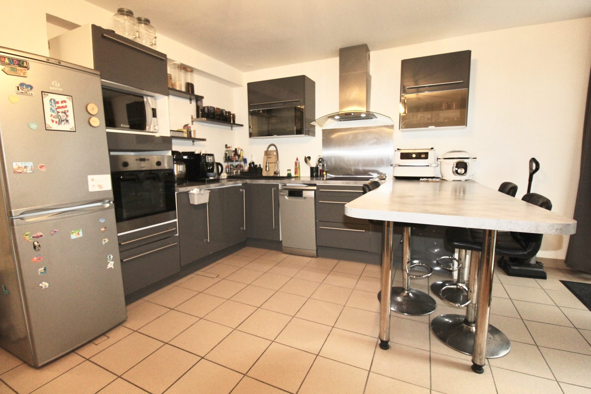 Very beautiful 2-room apartment of 46.54 m² in a private and verdant residence with a parking space 4