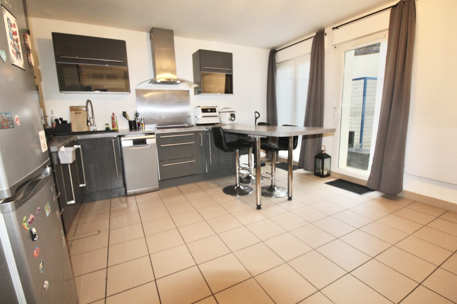 Very beautiful 2-room apartment of 46.54 m² in a private and verdant residence with a parking space 3