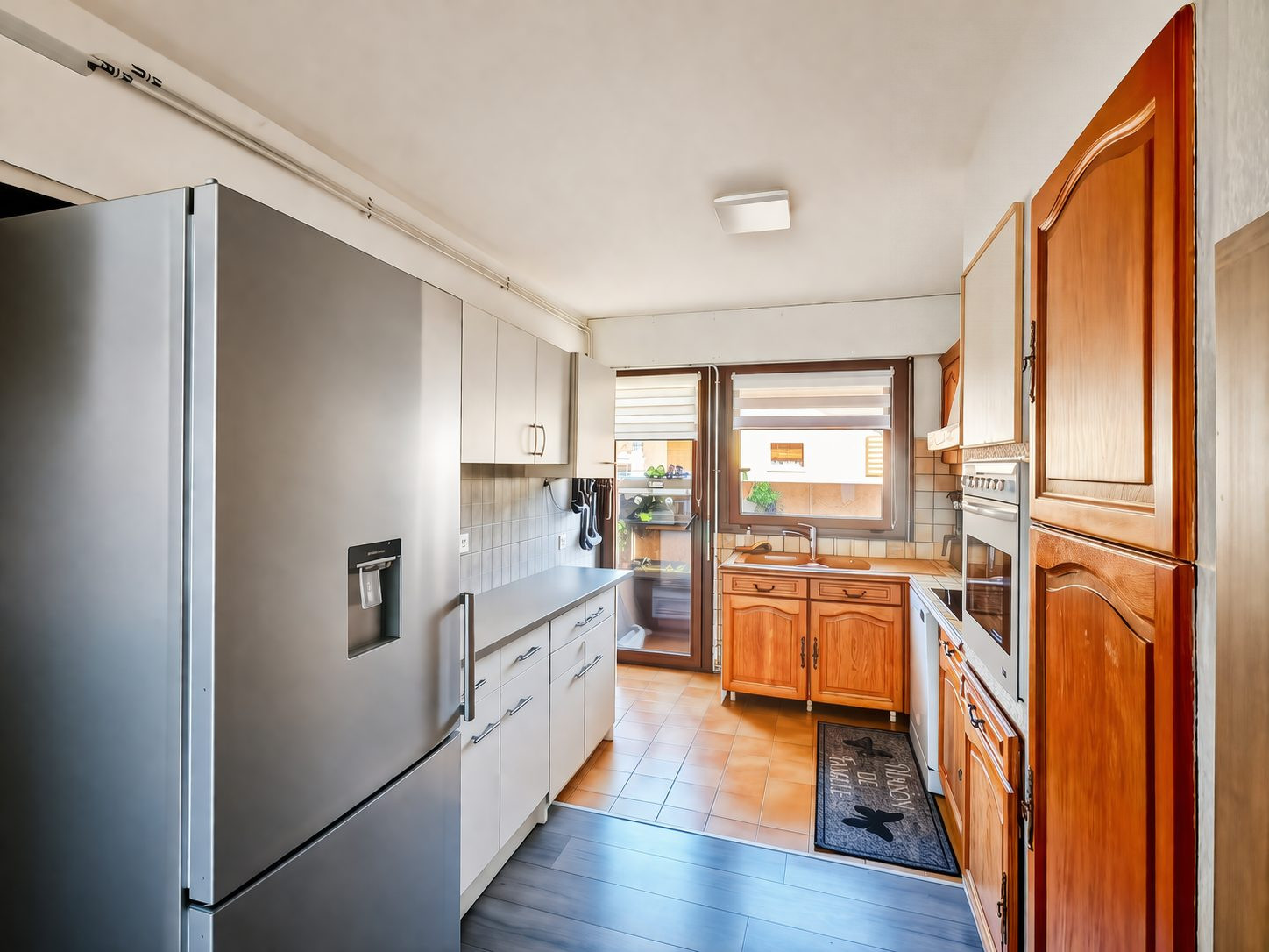Appartement lumineux de 84 m² – 2/3 chambres – 3 balcons – garage fermé – cave