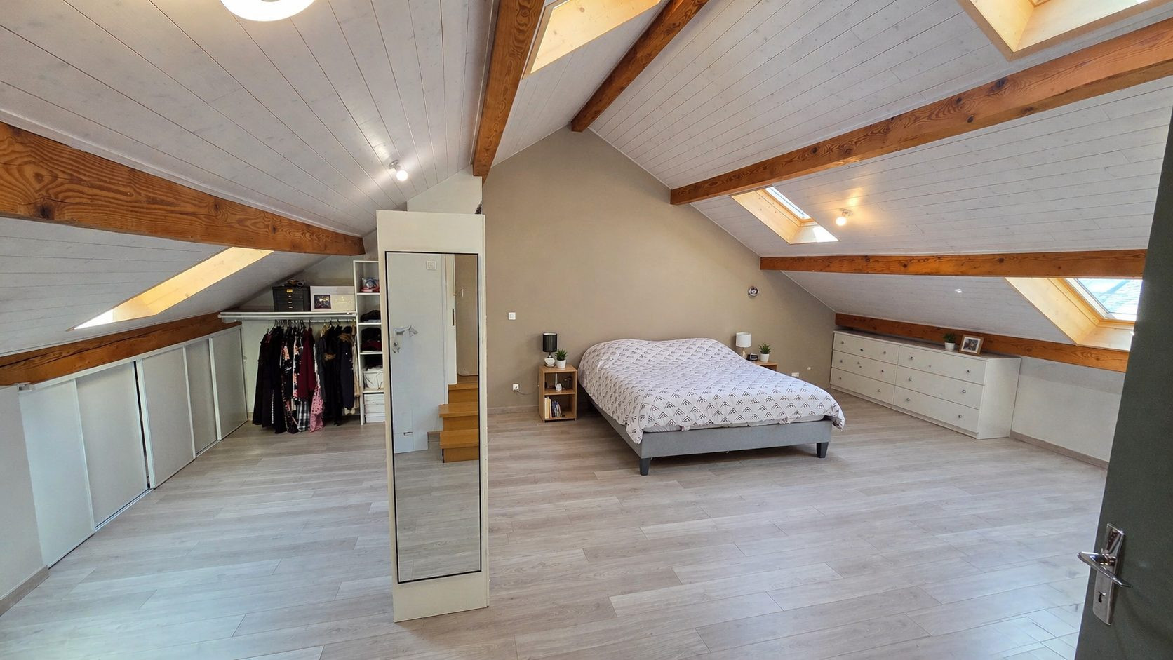 Spacious 5-Room Duplex in the Heart of Messery 4