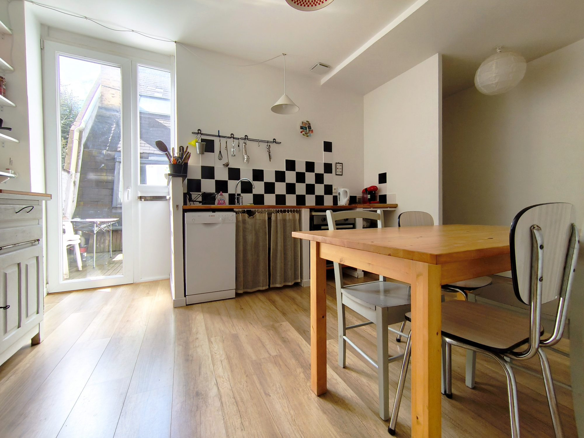 62000 Arras - rue St-Aubert - T4 avec terrasse type patio - 80m²