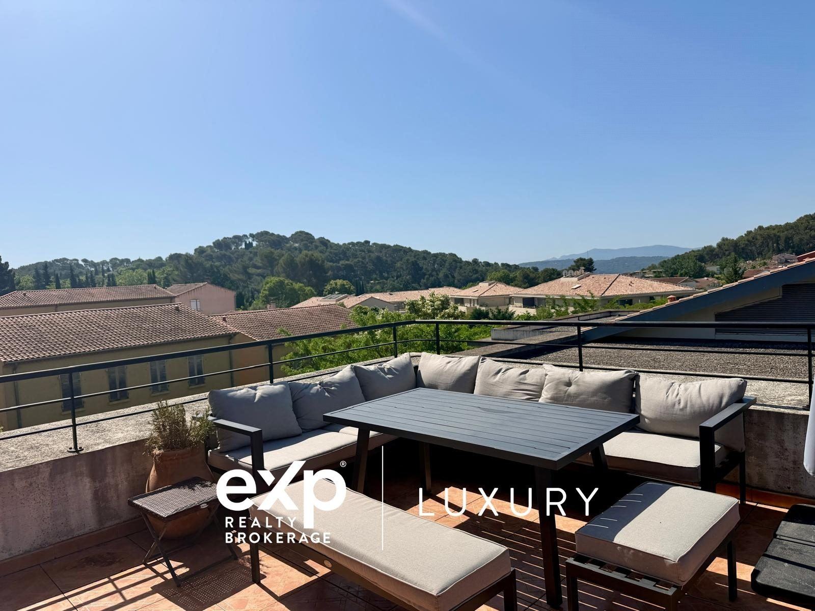 EXCLUSIVE — PENTHOUSE — Saint-Donat District, Aix-en-Provence 2
