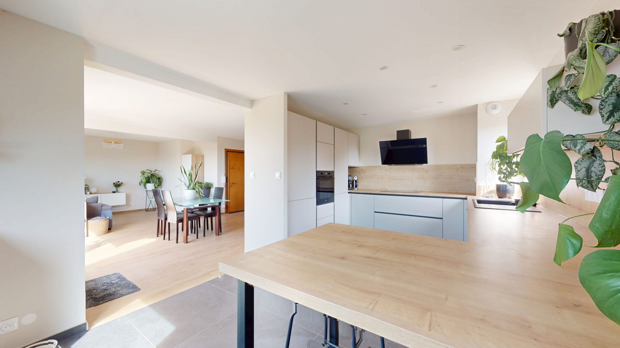 Duplex 3 chambres – Terrasse et beaux volumes
