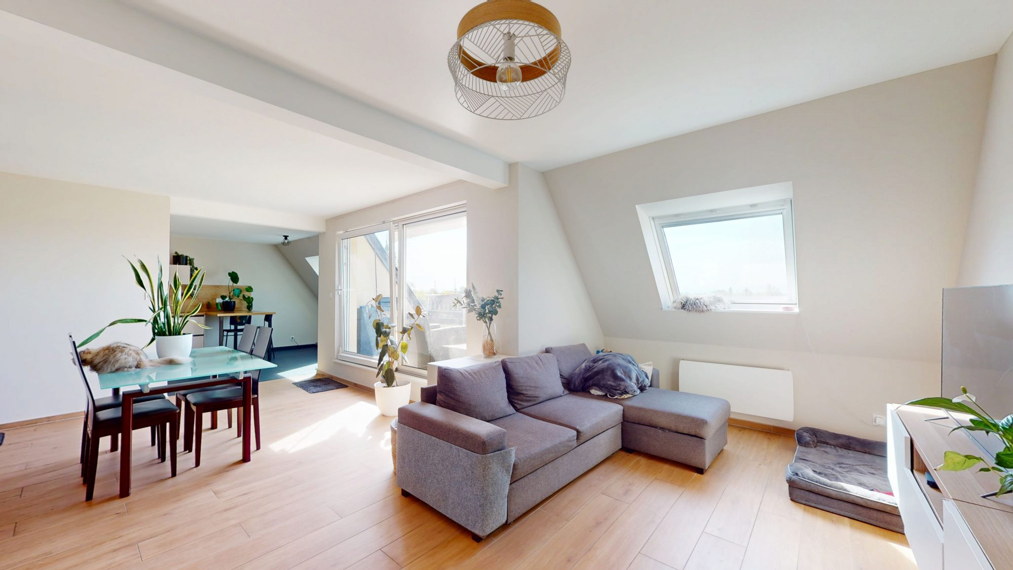 Duplex 3 chambres – Terrasse et beaux volumes