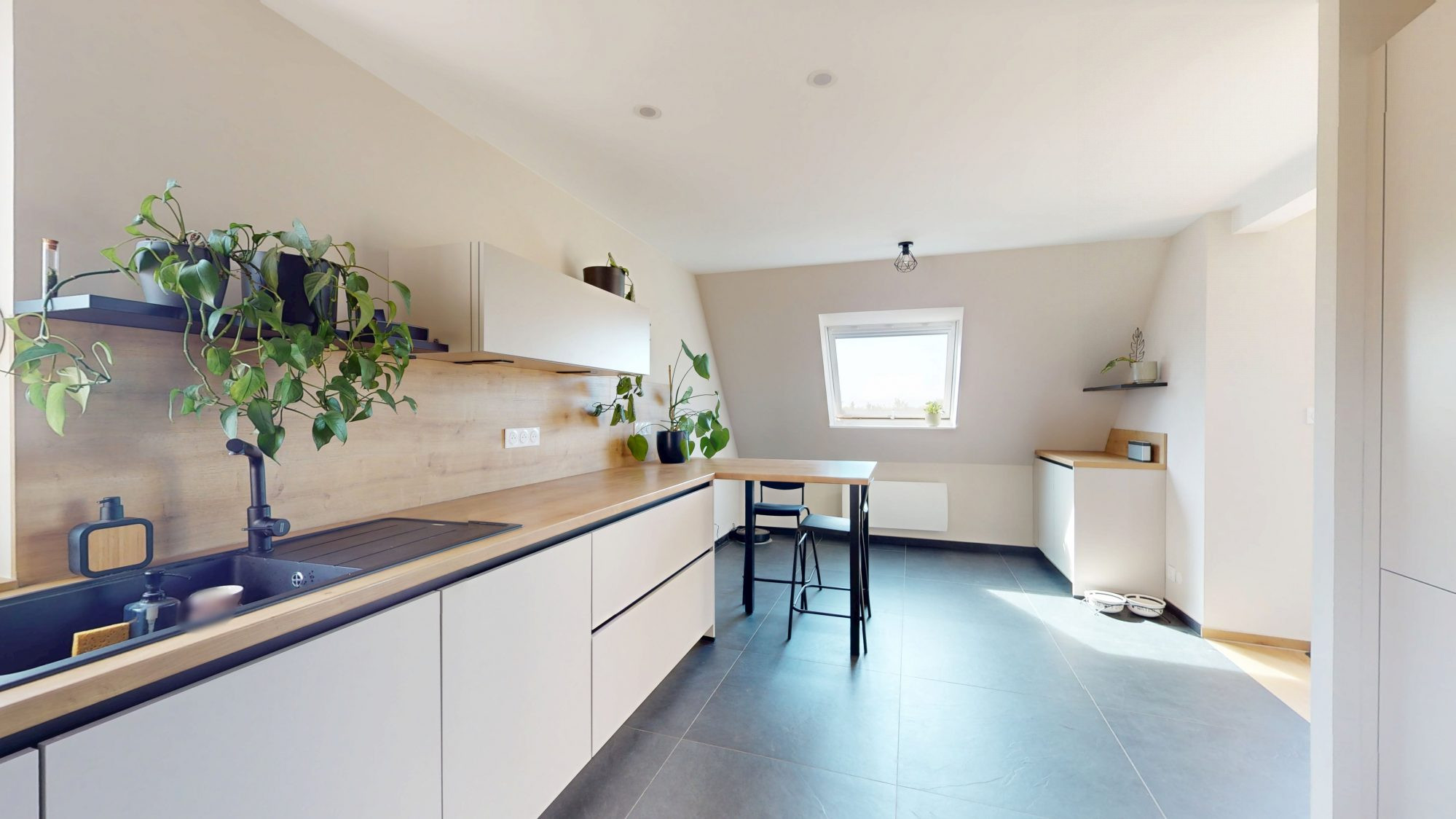 Duplex 3 chambres – Terrasse et beaux volumes