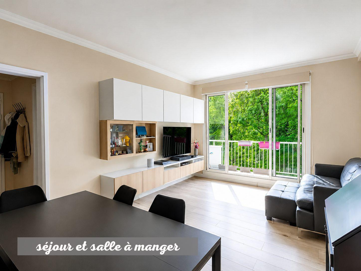 Top floor facing the forest – bright and with unobstructed views 3