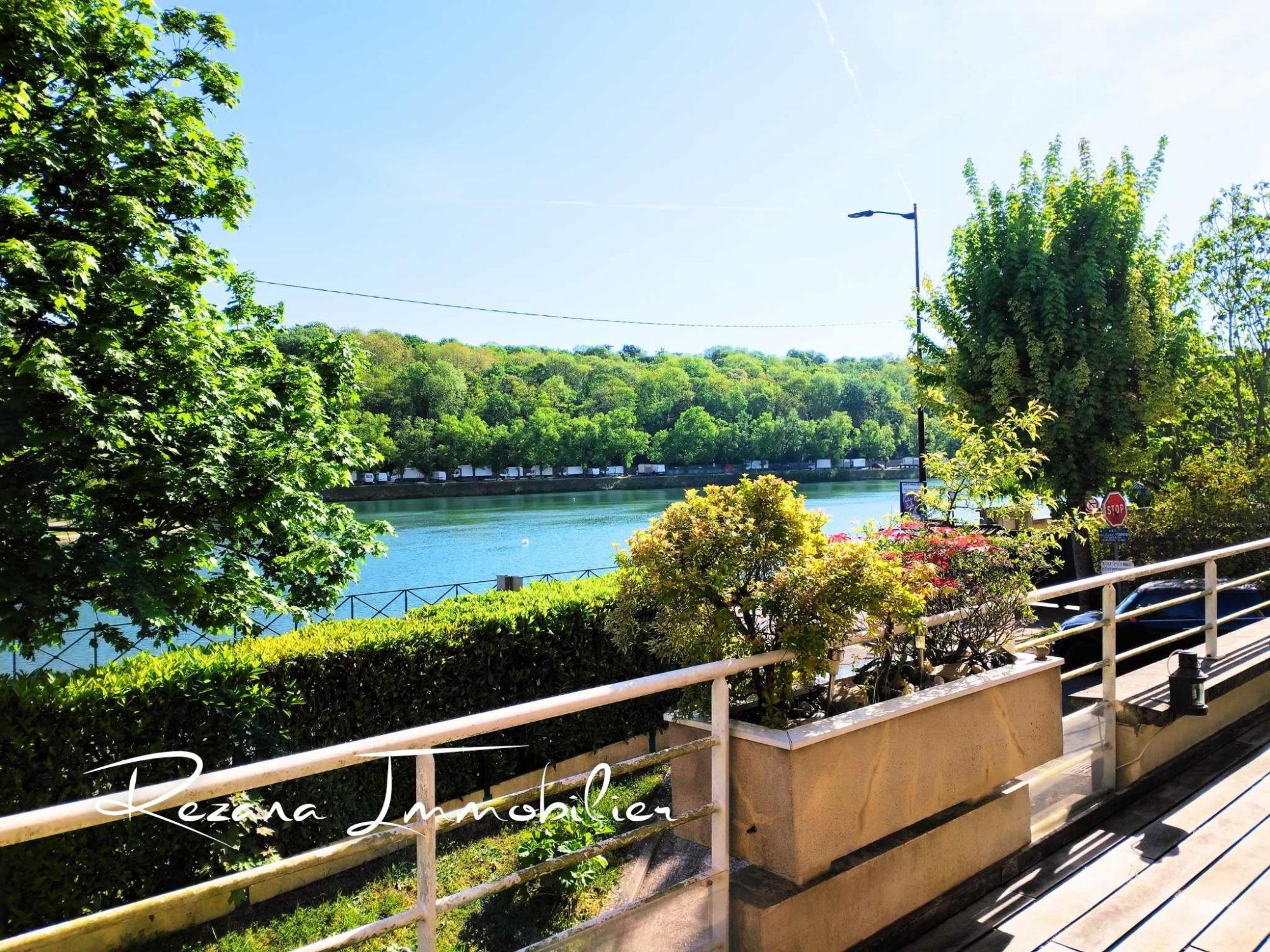Apartment with Seine view and terrace 40 m² in Melun 4