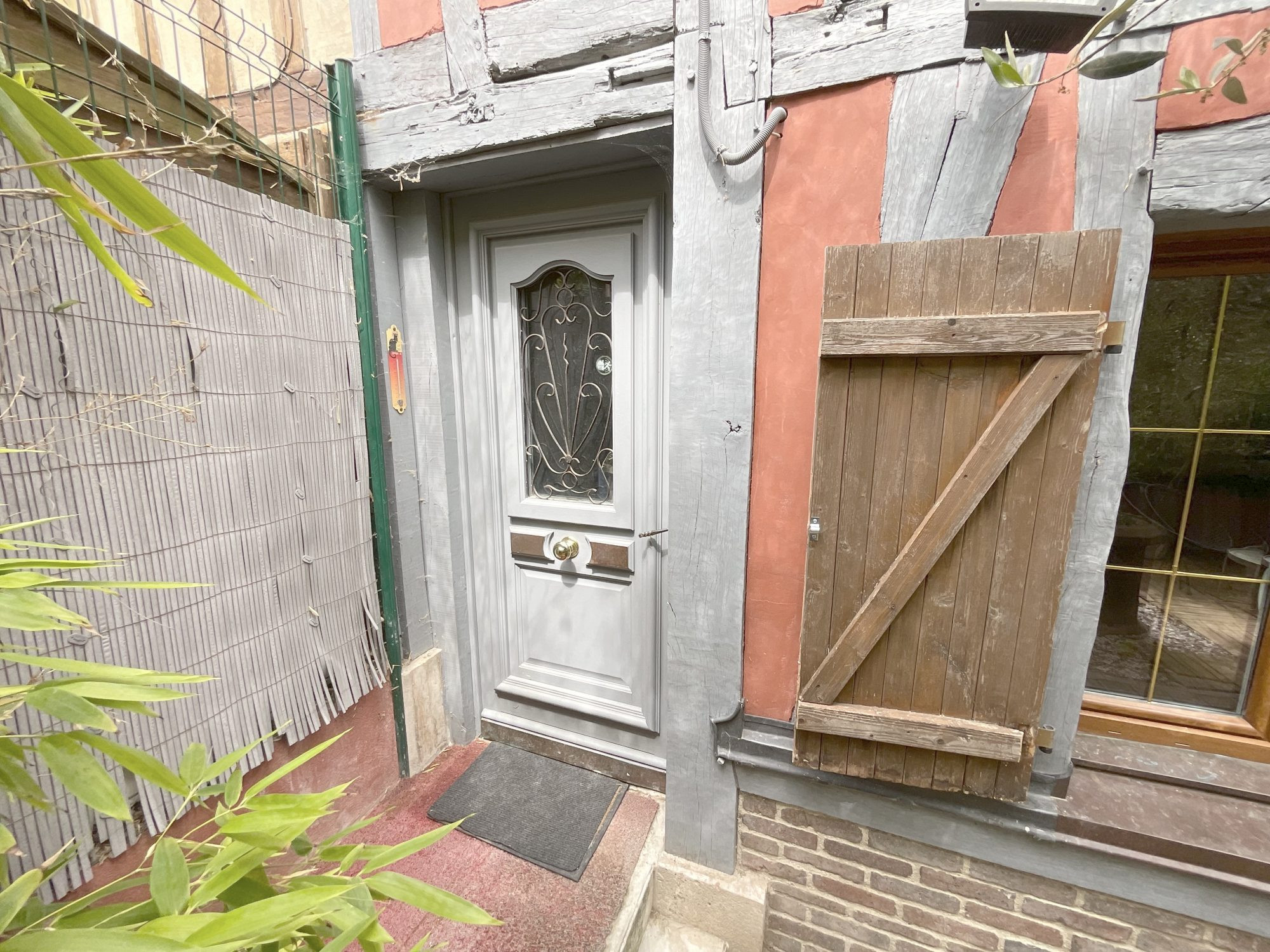 Appartement en TRIPLEX avec Cour et Rez de Jardin