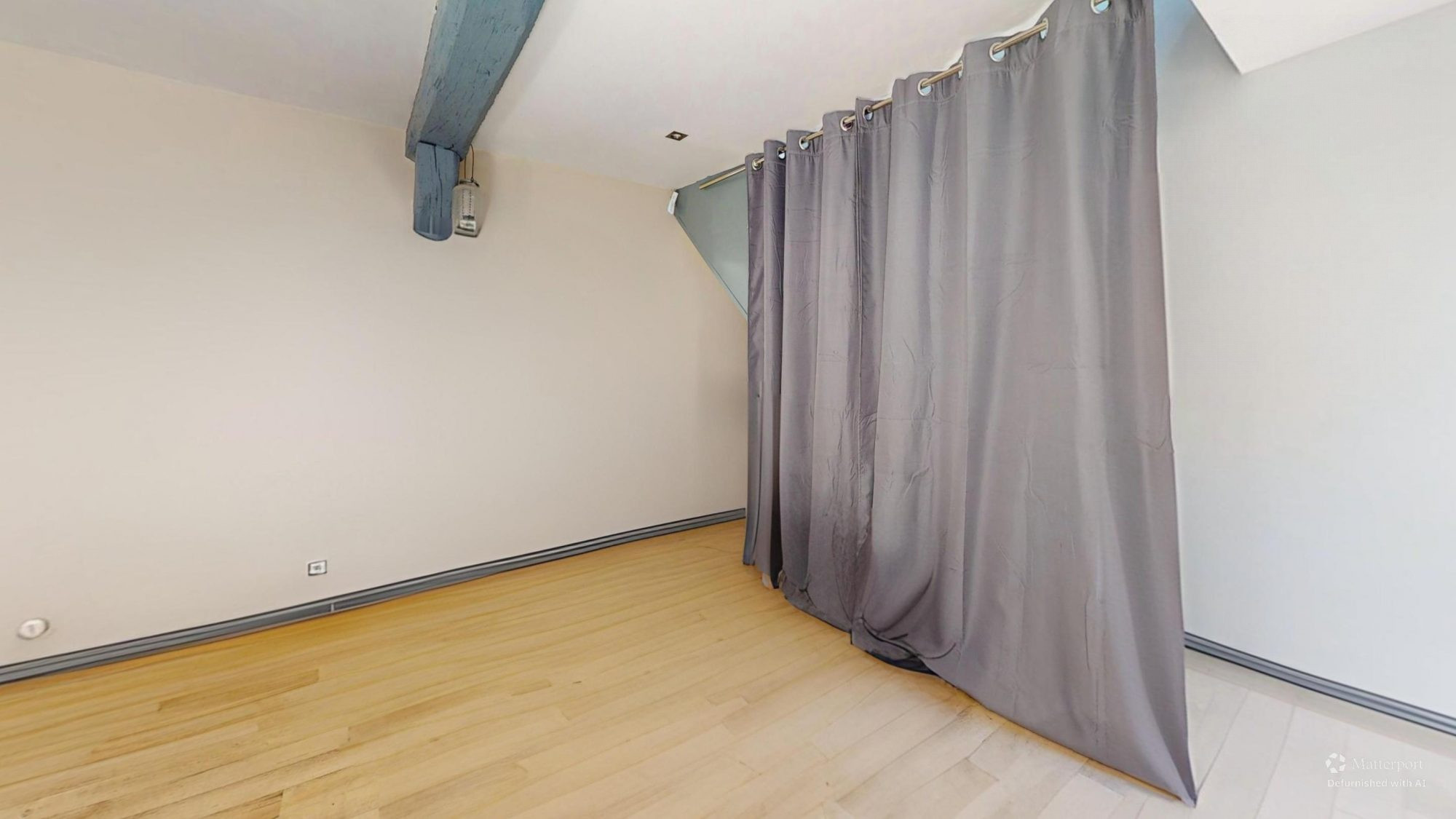 Appartement en TRIPLEX avec Cour et Rez de Jardin