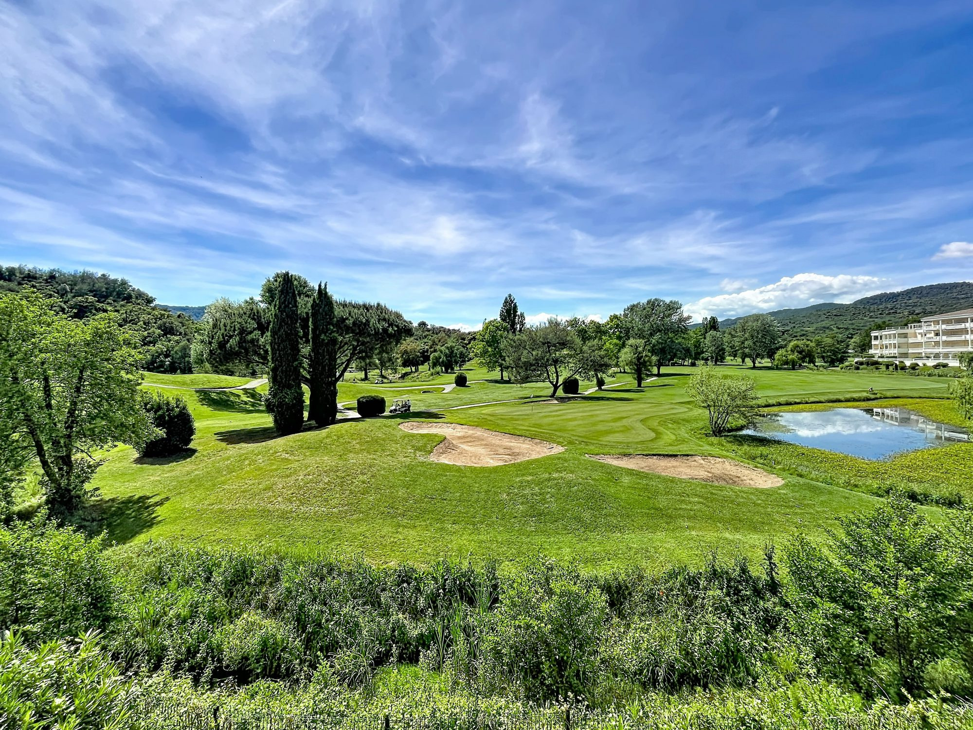 SUPERBE T2 DE STANDING AVEC TERRASSE/JARDIN ET VUE SUR LE GOLF - MINELLE