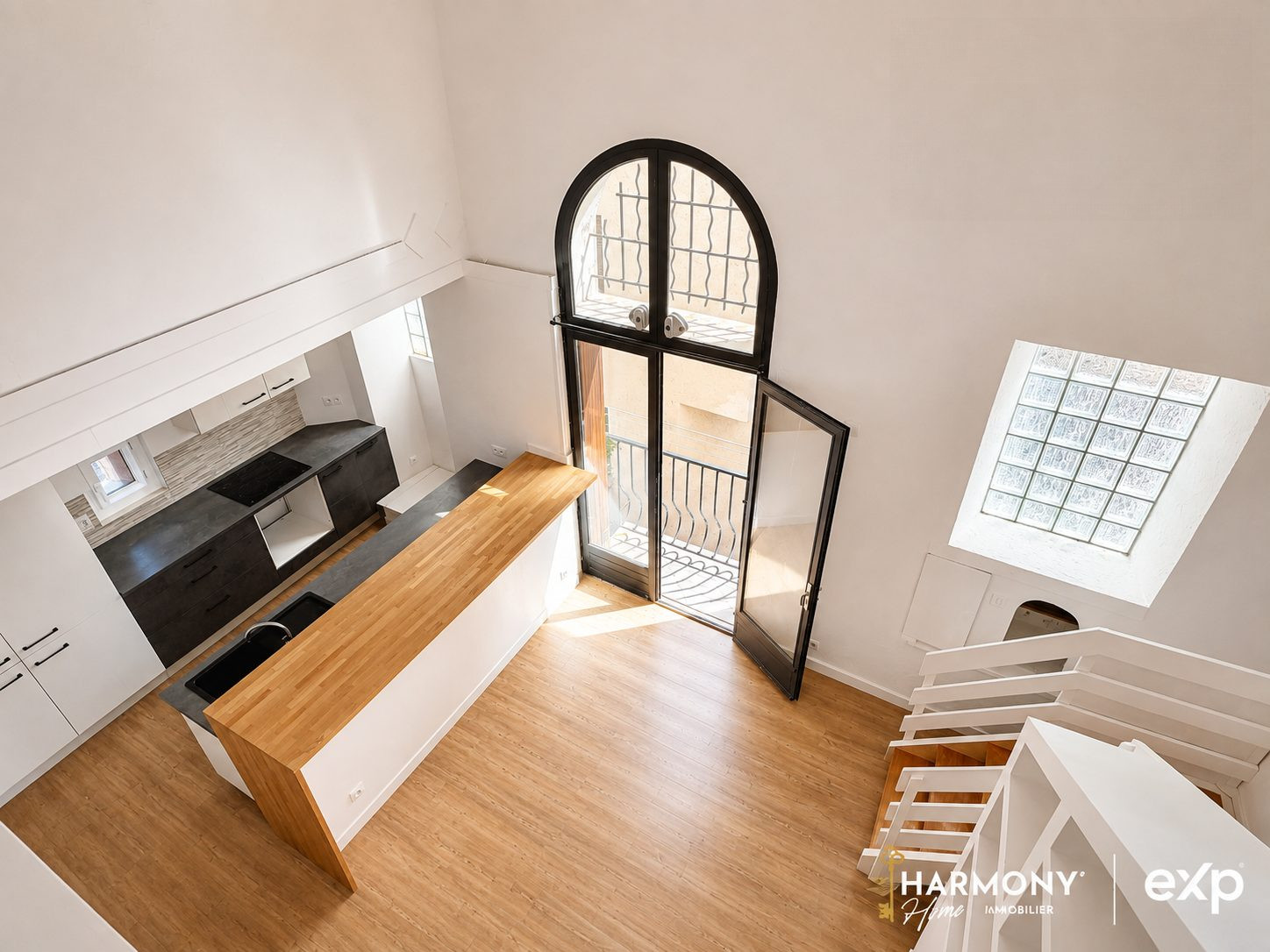 Duplex T4 lumineux avec box fermé au calme
