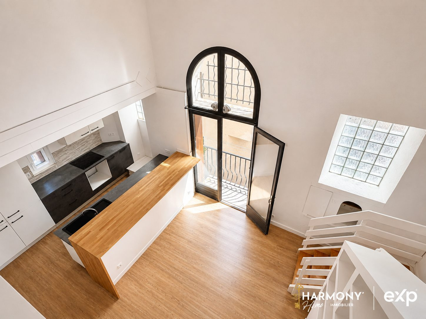 Duplex T4 lumineux avec box fermé au calme