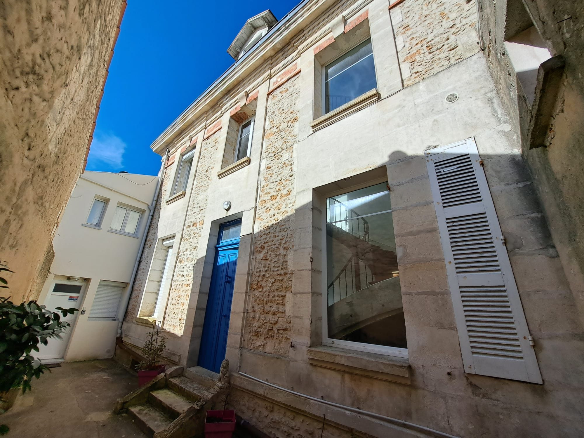 Emplacement idéal pour ce T2