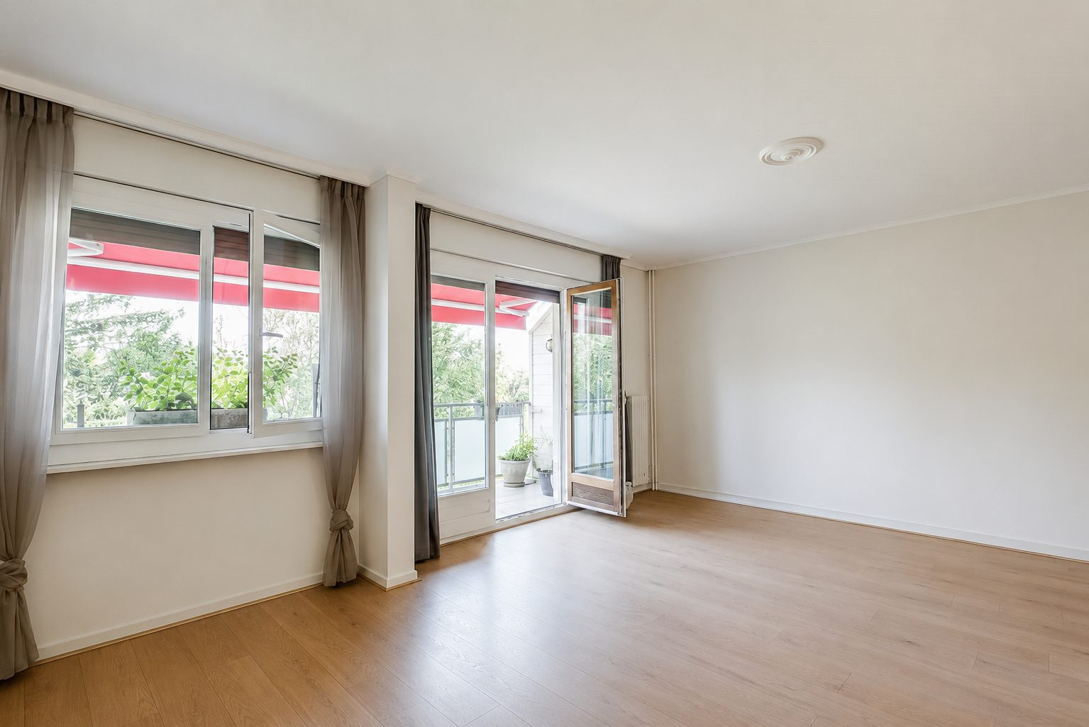 THROUGH APARTMENT 77 m², 2 BEDROOMS, PARK & JURA VIEW, ANNEMASSE 3