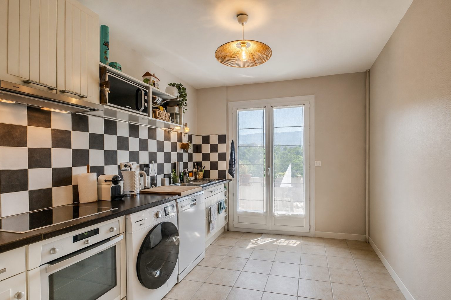 APPARTEMENT TRAVERSANT 77 m², 2 CHAMBRES, VUE PARC & JURA, ANNEMASSE