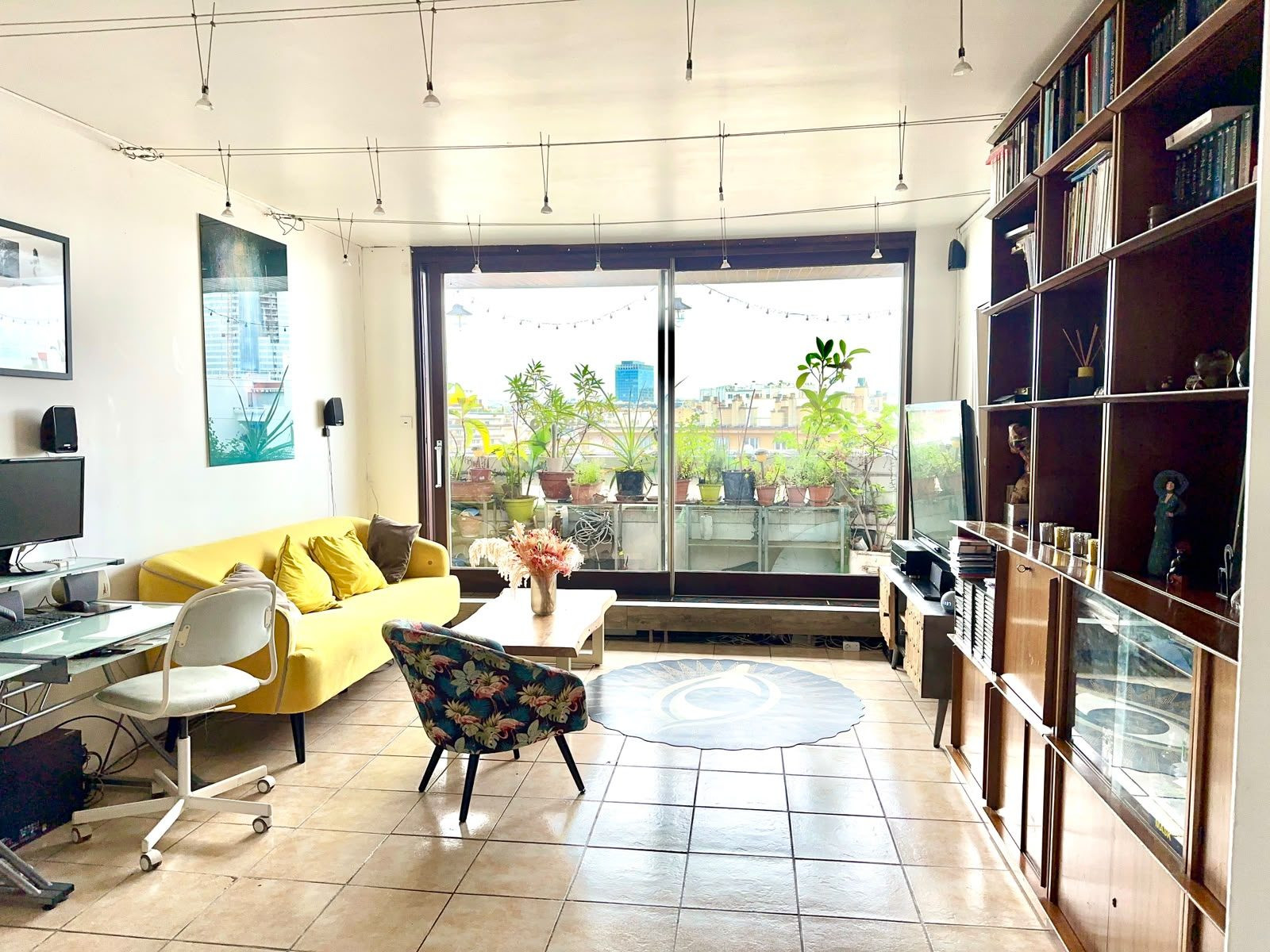 Paris 15ème, Lourmel, résidence de standing, 5 pièces avec terrasse, cave et parking.