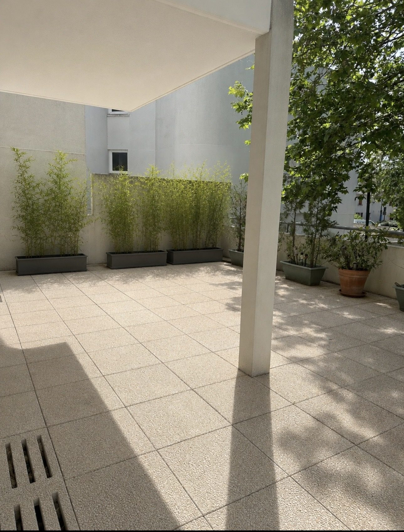 F2 avec terrasse de 43 m2 ! rare !
