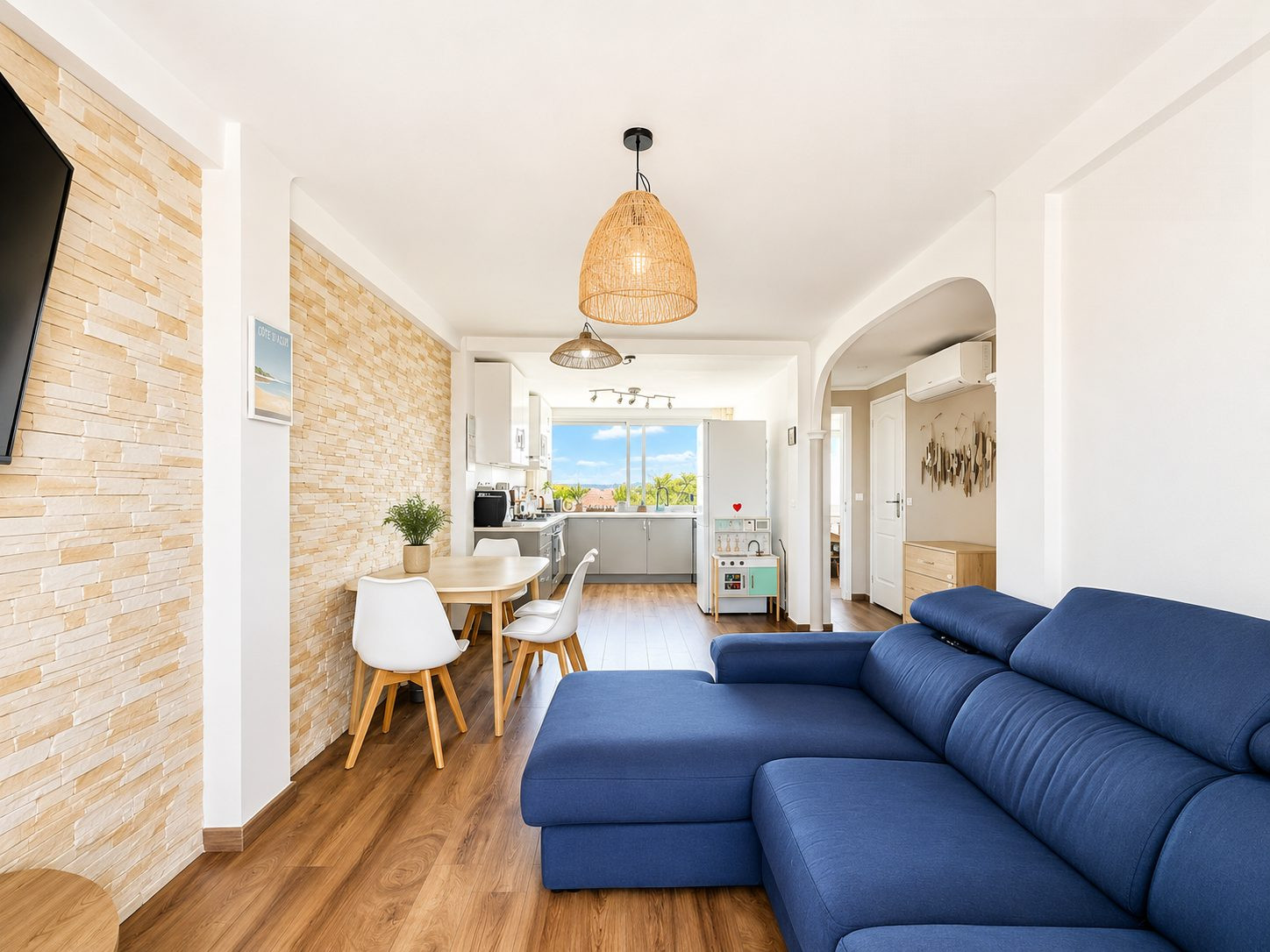 Beautiful 4-room apartment on top floor with unobstructed view and private parking 4