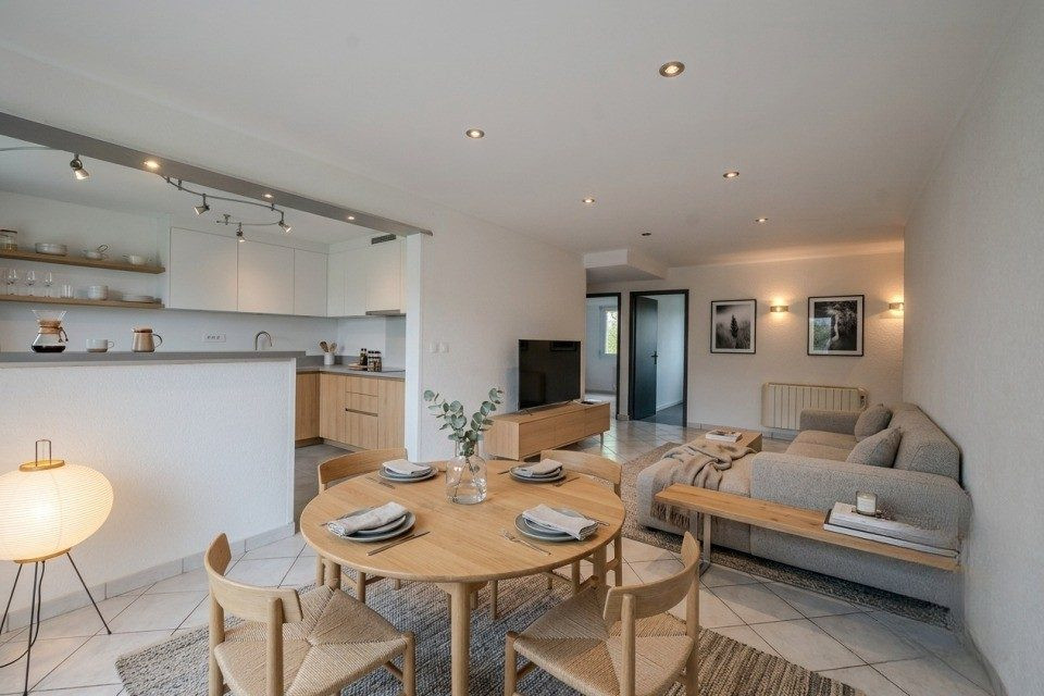 Appartement T4 traversant 84 m² - Balcon, ascenseur et parking - Douvaine